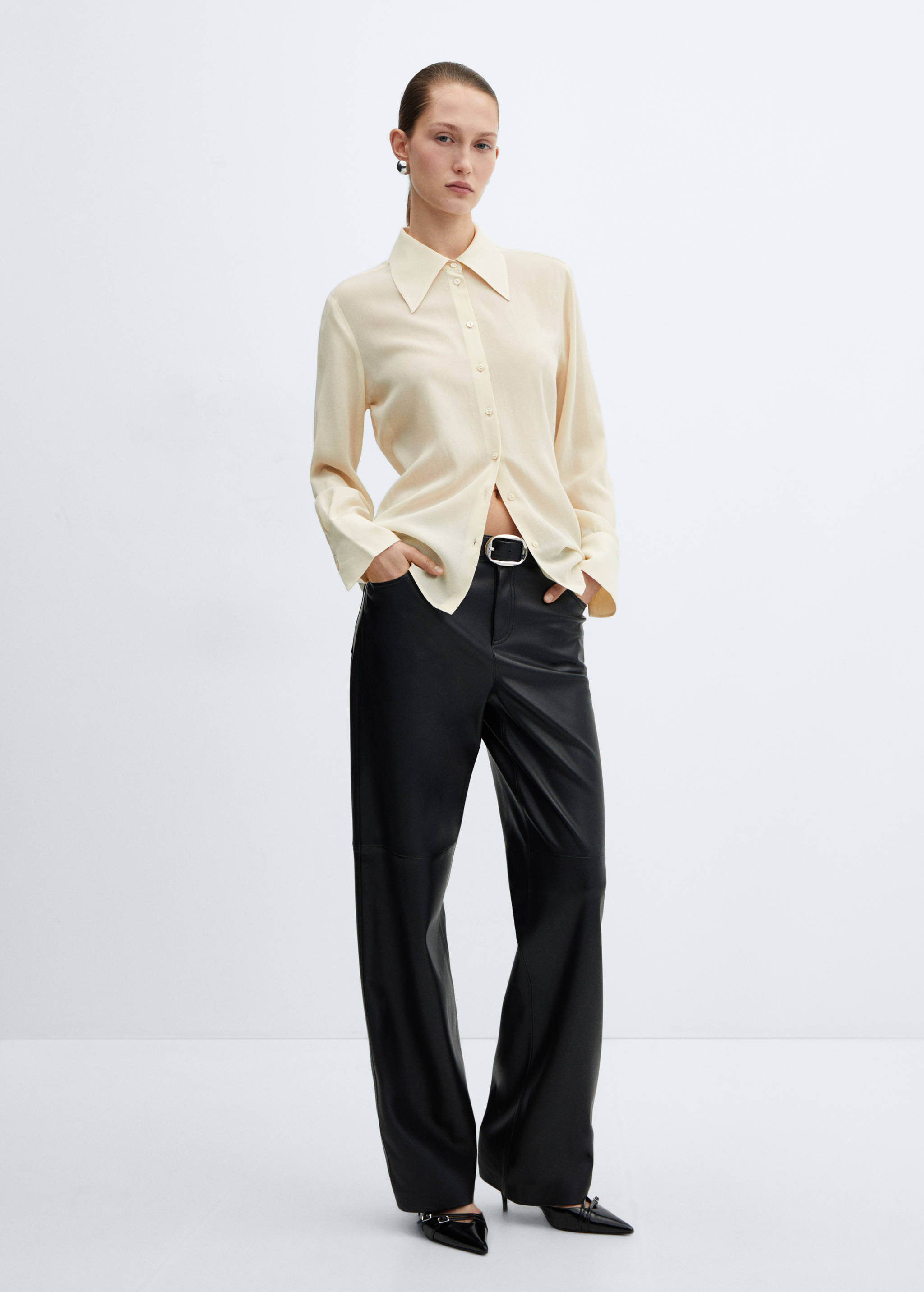 قميص فضفاض بأزرار - رؤية عامة