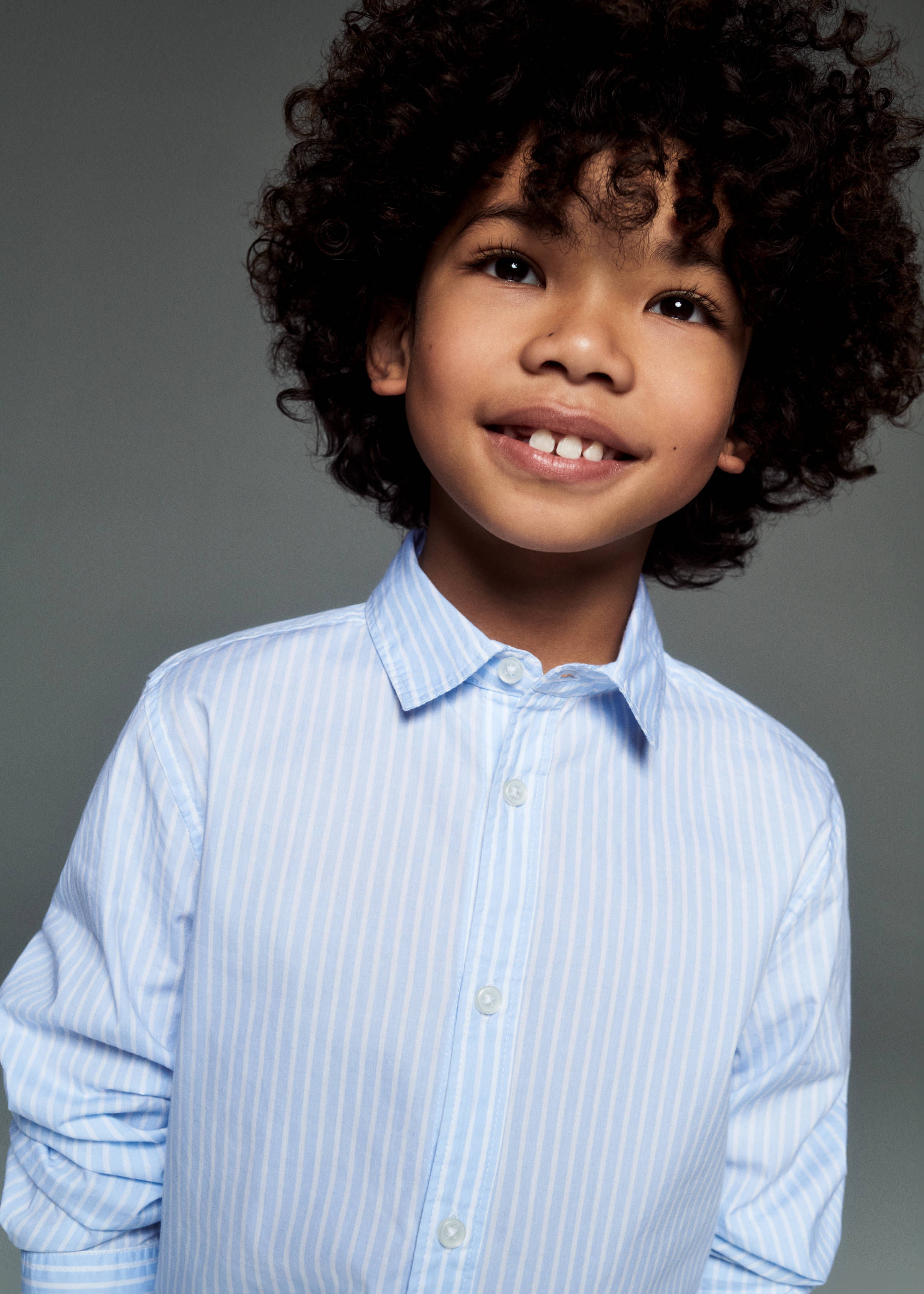 Camisa formal regular fit às riscas - Pormenor do artigo 5