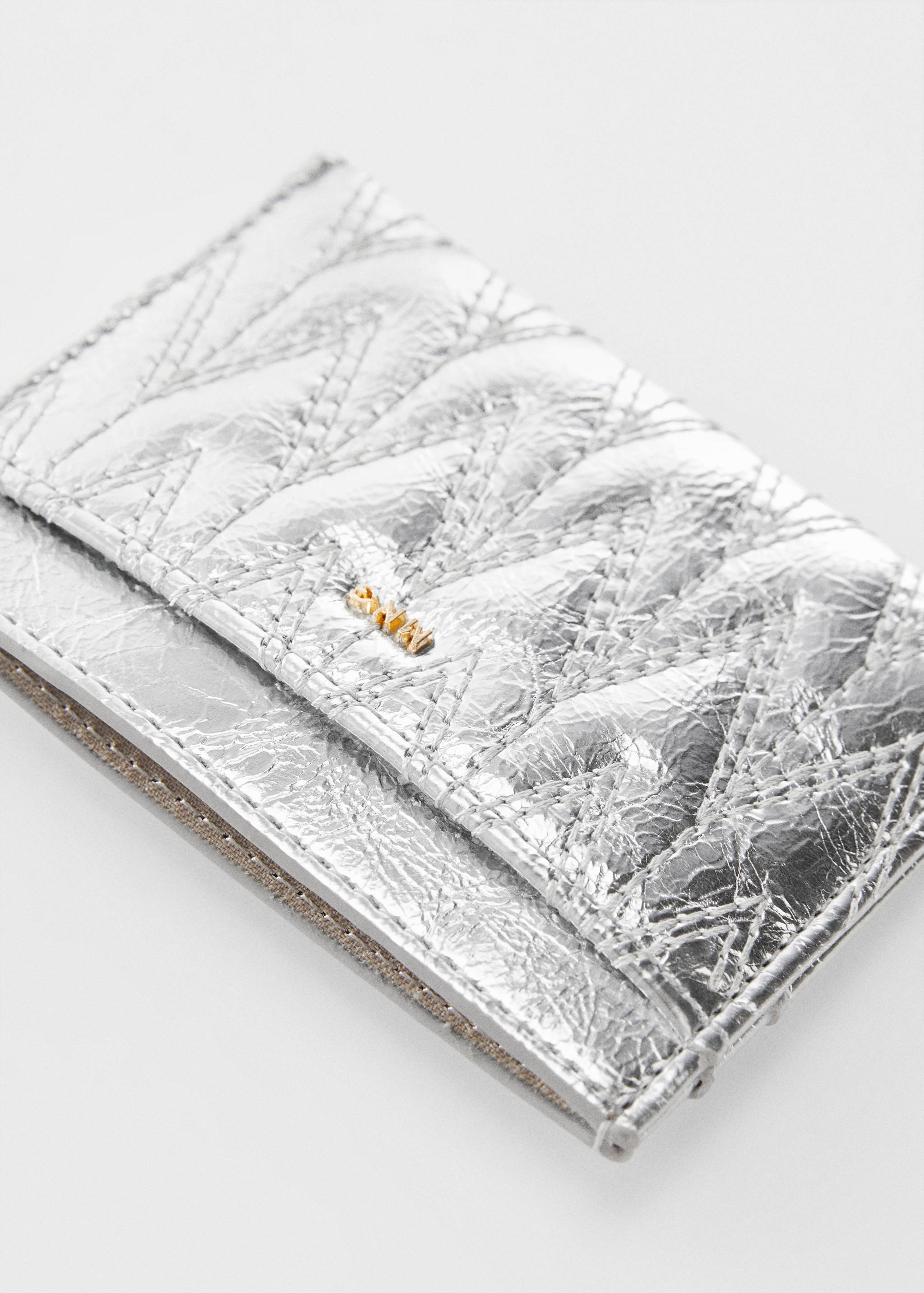 حامل بطاقات مبطن بشعار الماركة - رؤية وسط