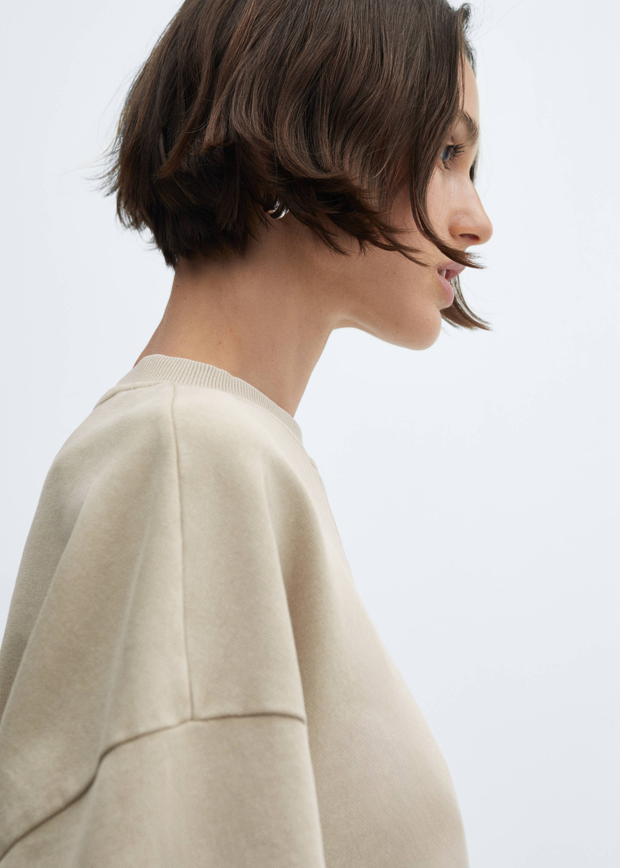 Washed round-neck sweatshirt - Details of the article 1