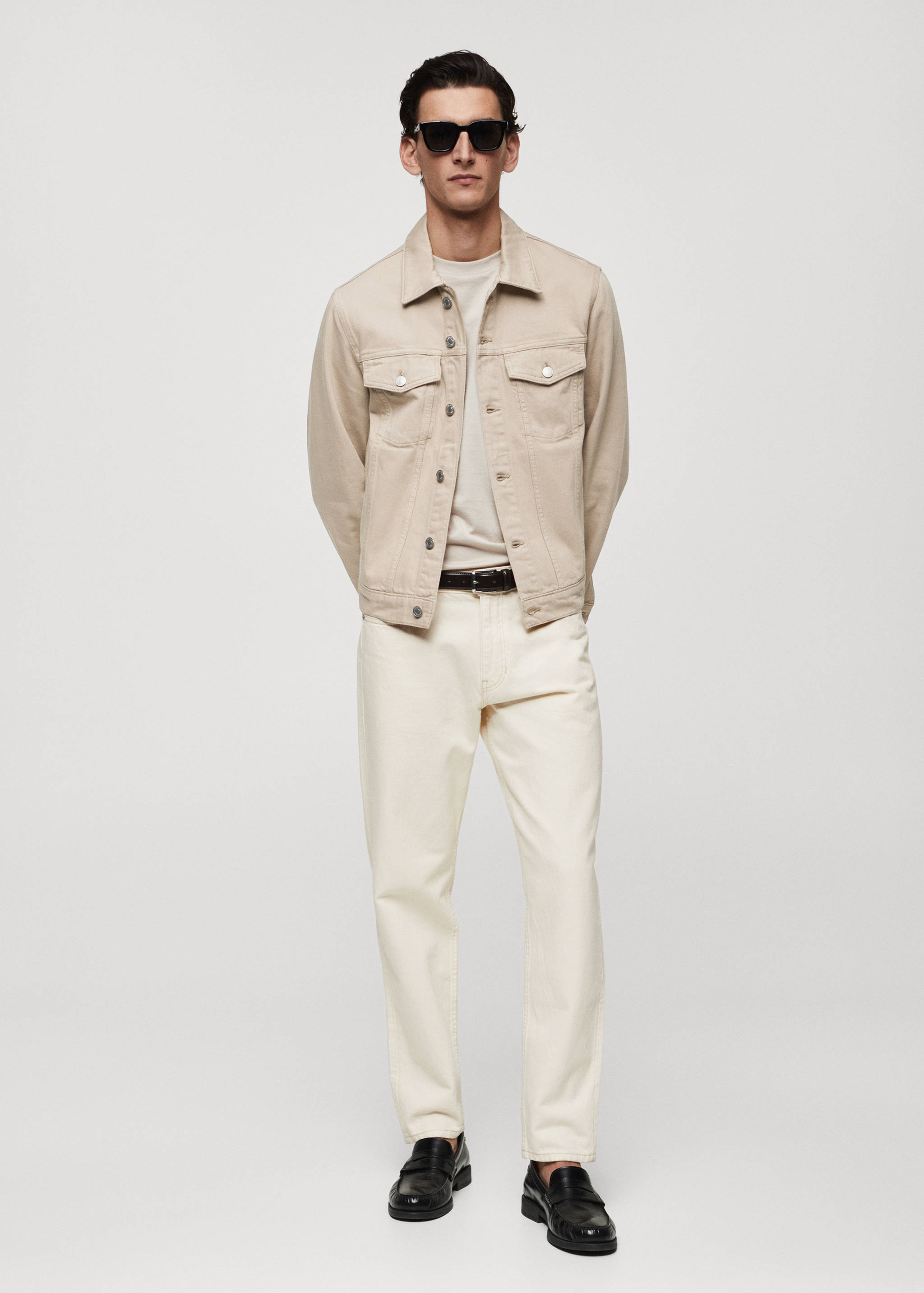 Cazadora vaquera bolsillos - Plano general