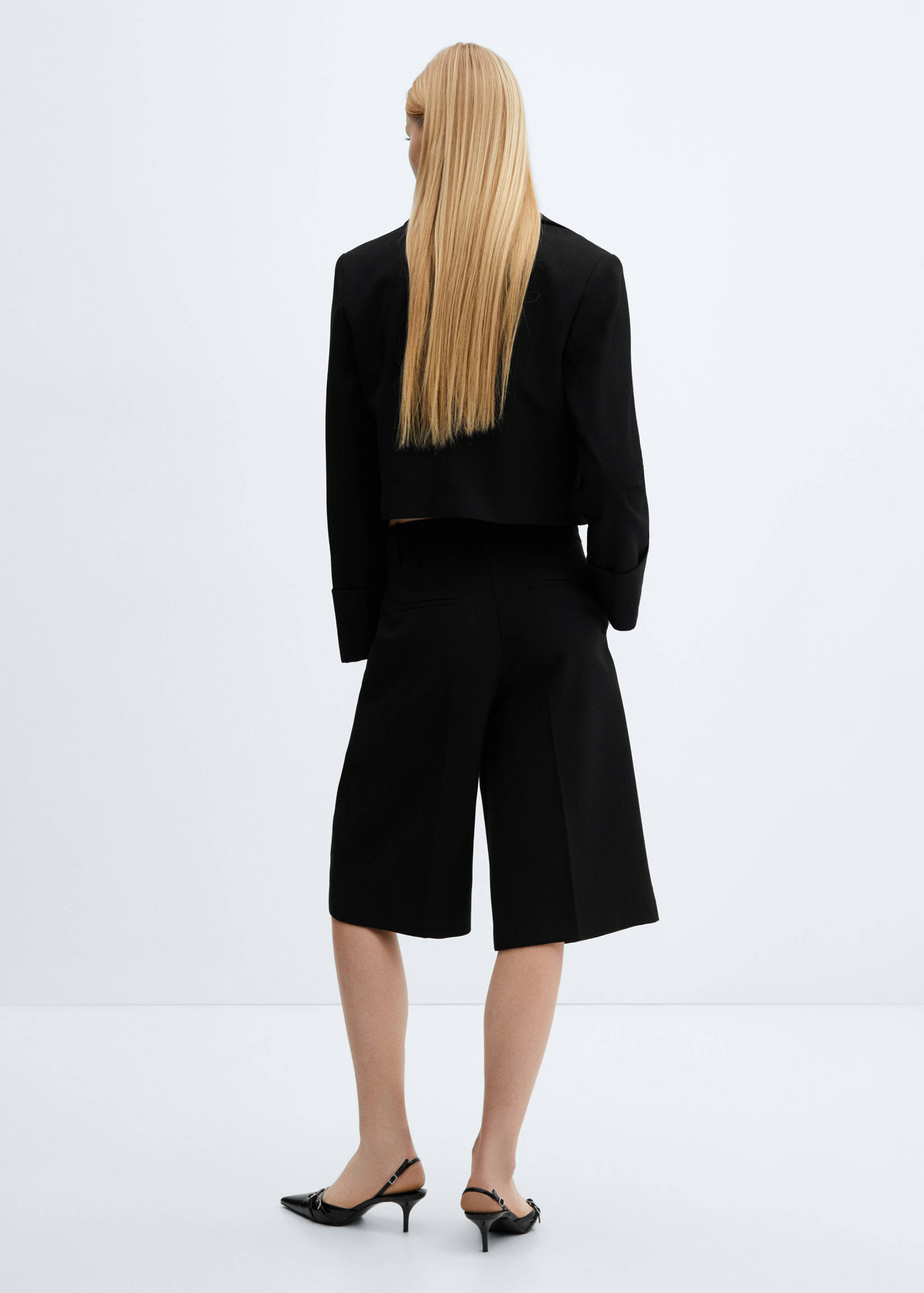 Straight-fit high-waist bermuda shorts - Reverse of the article