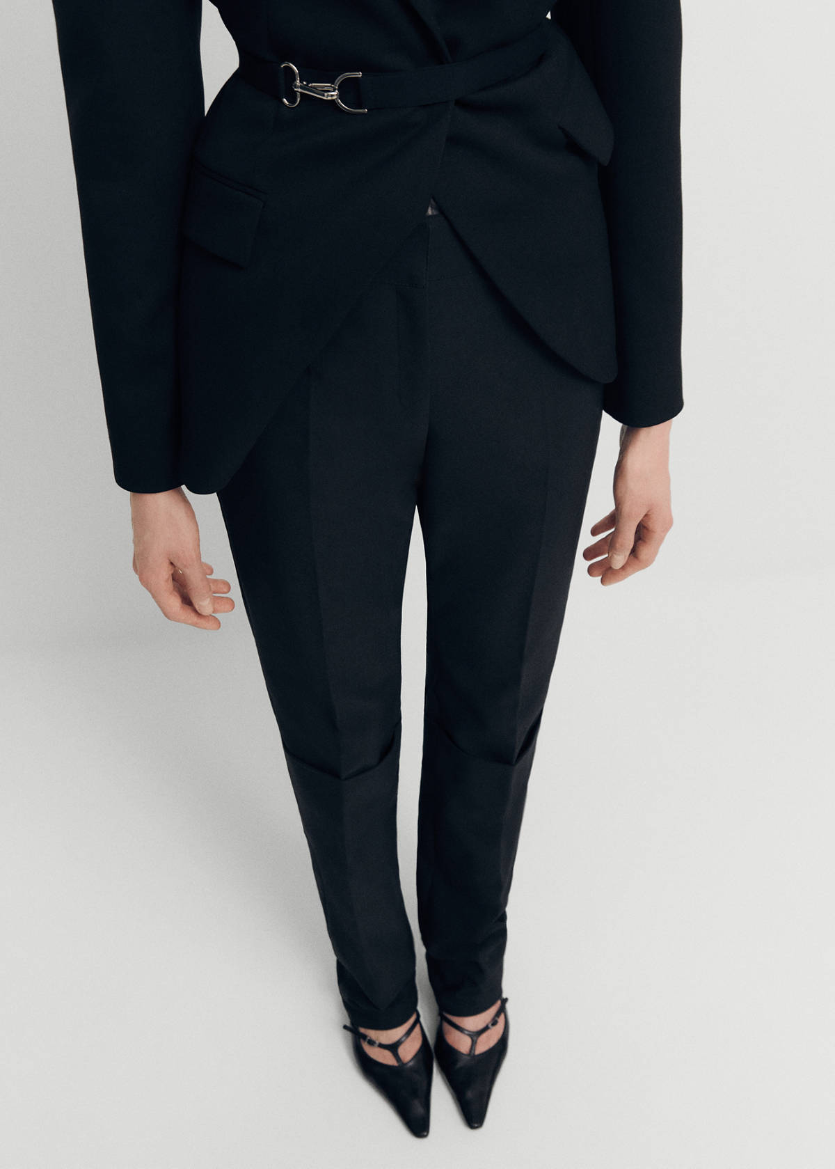 Straight pleated trousers — Black