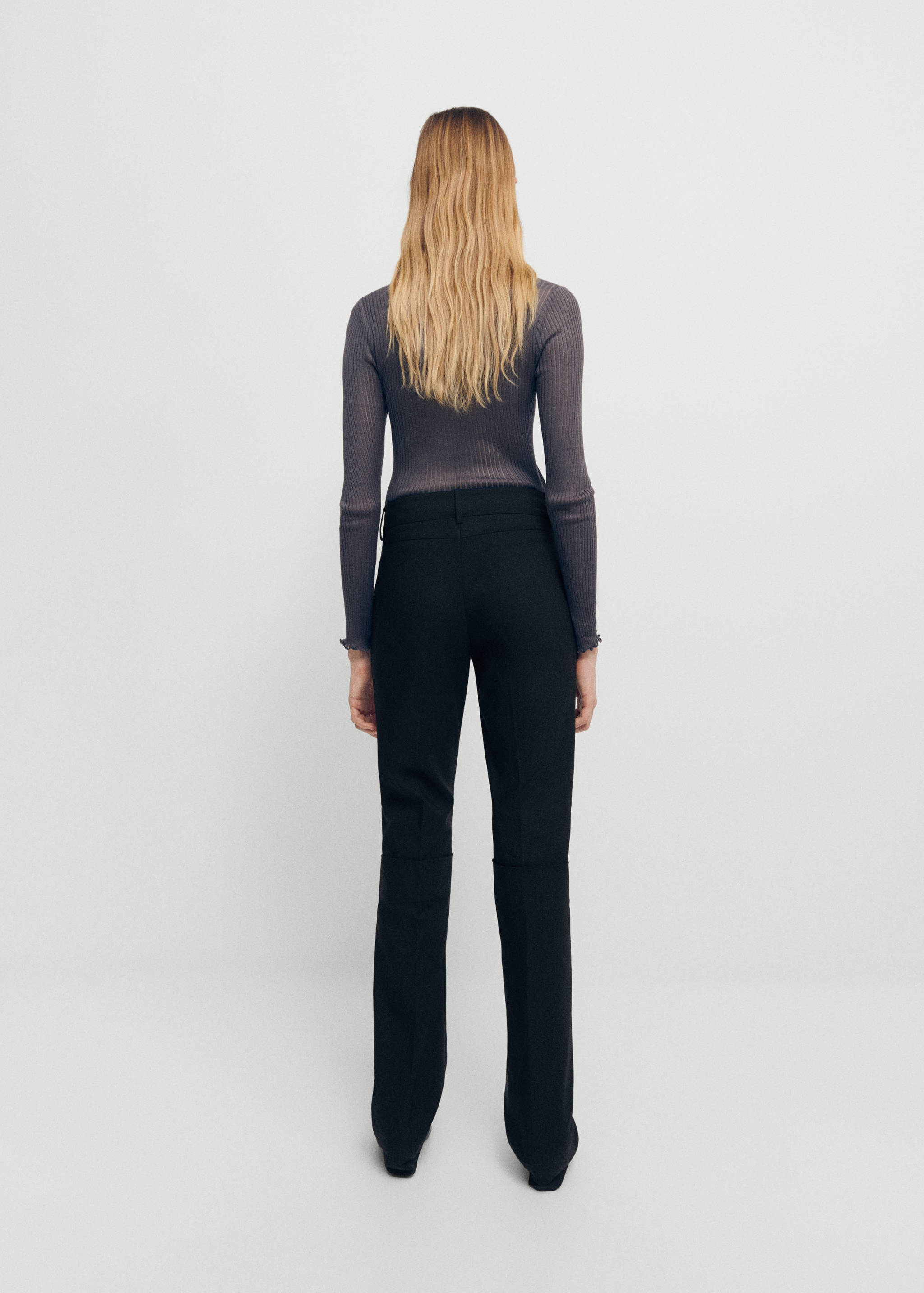 Straight pleated pants - Reverse of the article