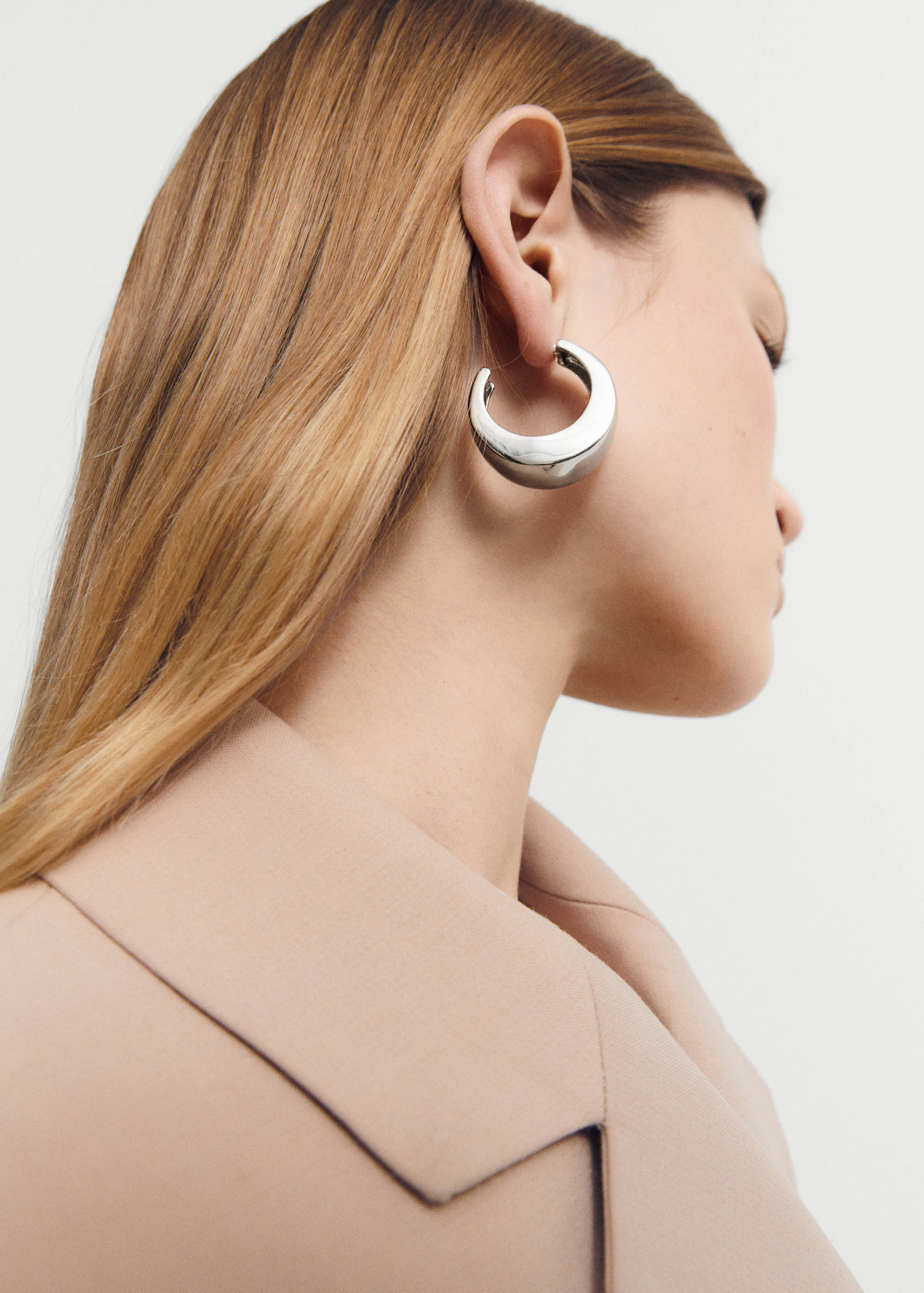 Volume hoop earrings - General plane