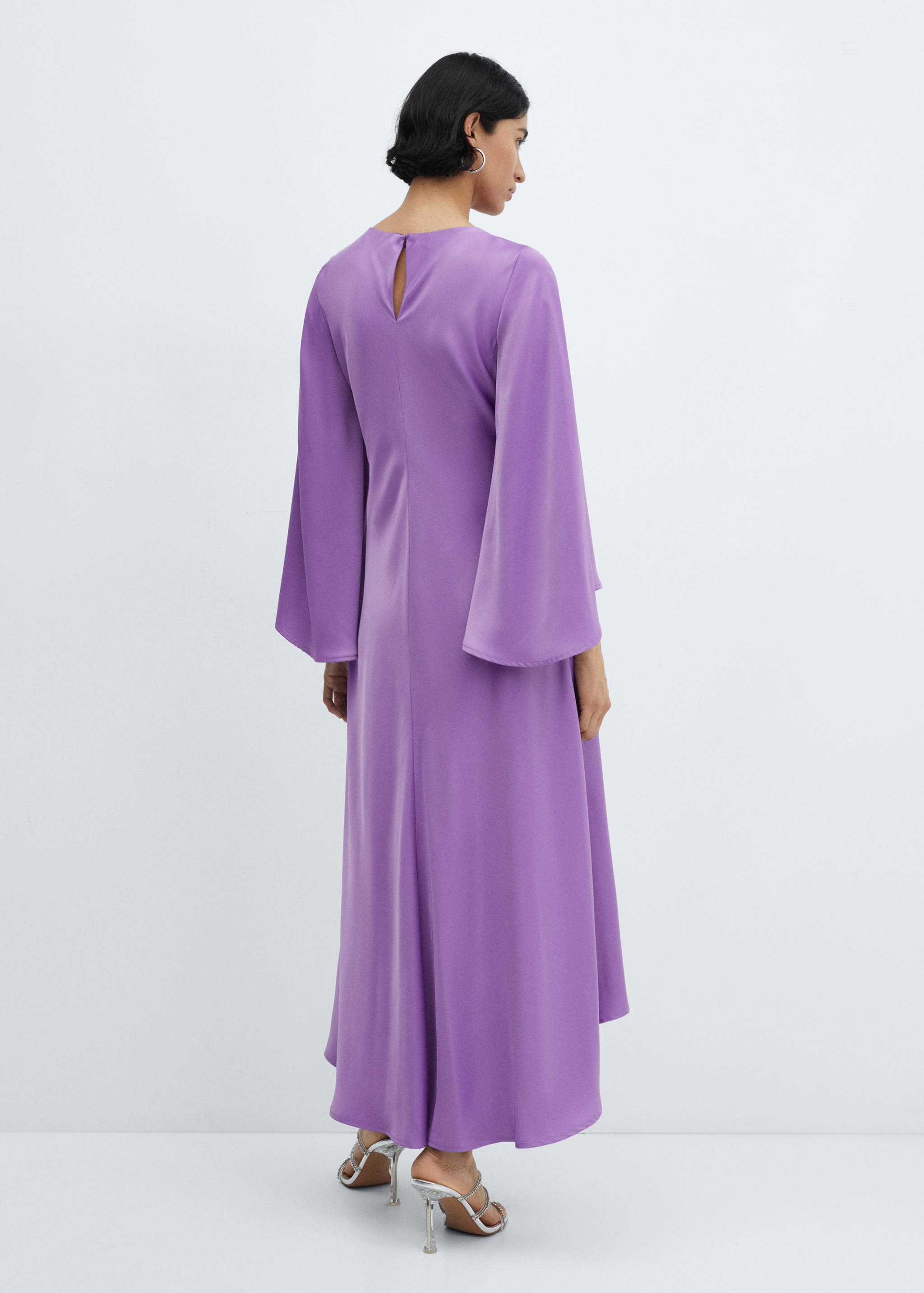 Flared-sleeve satin dress - Reverse of the article