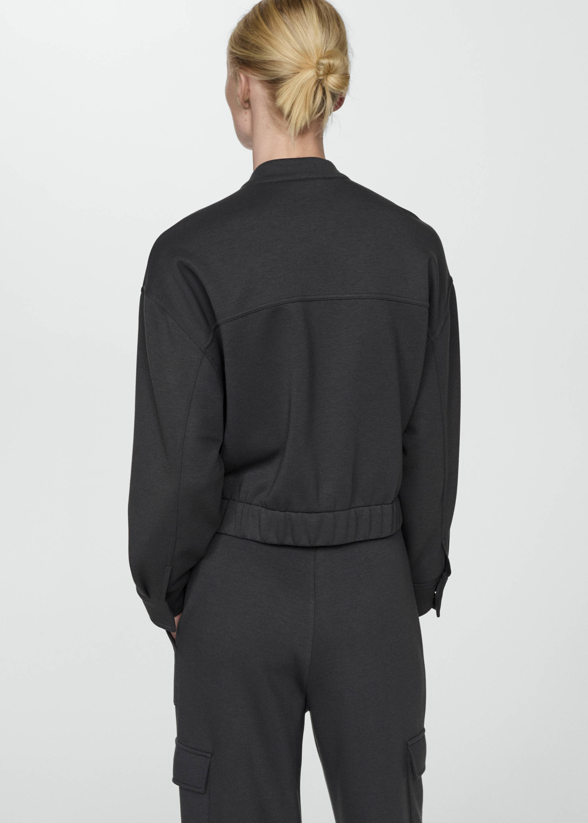 Bomberjacke mit Ziernähten - Rückseite des Artikels