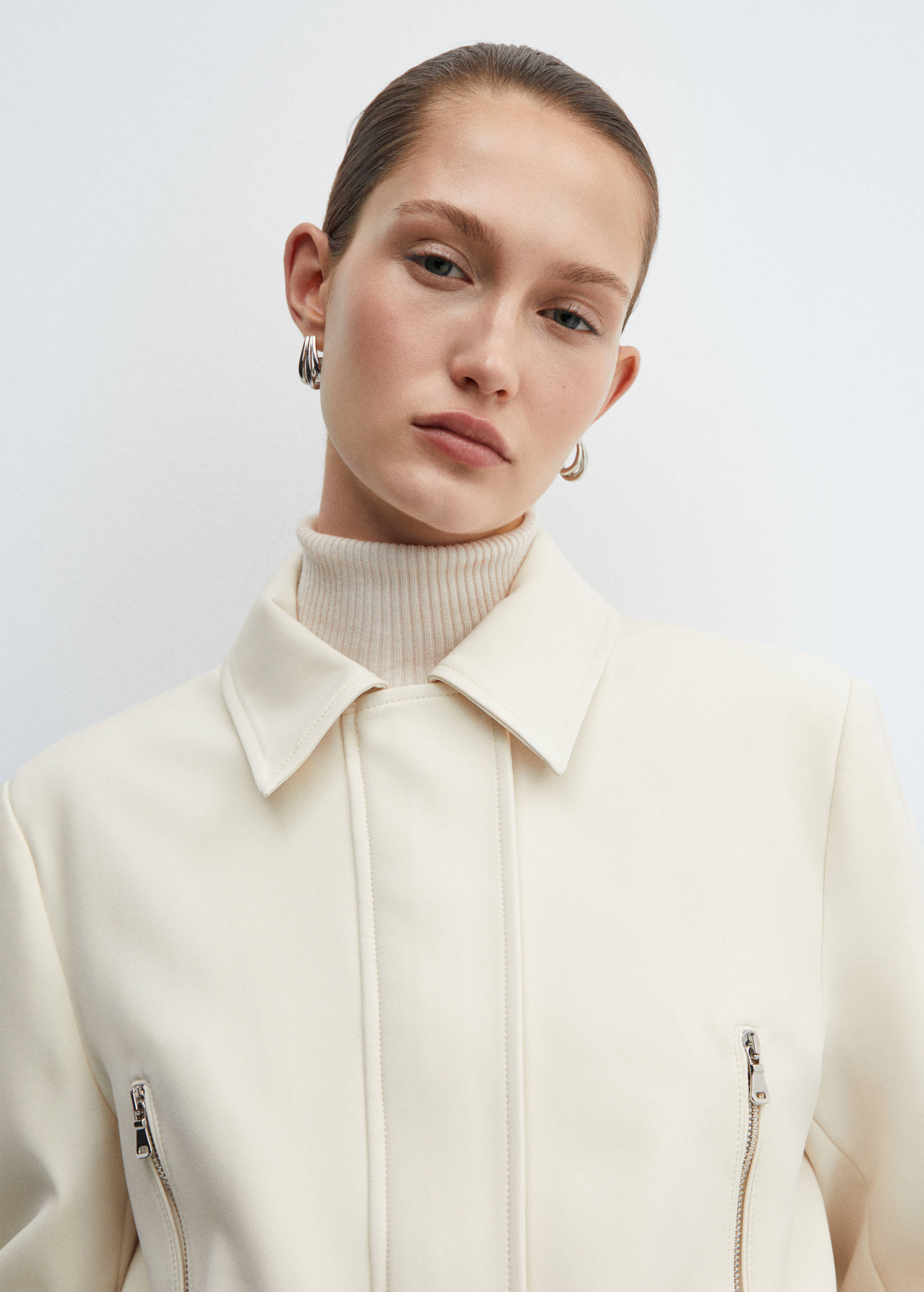 Cropped jacket with shoulder pads - Details of the article 1