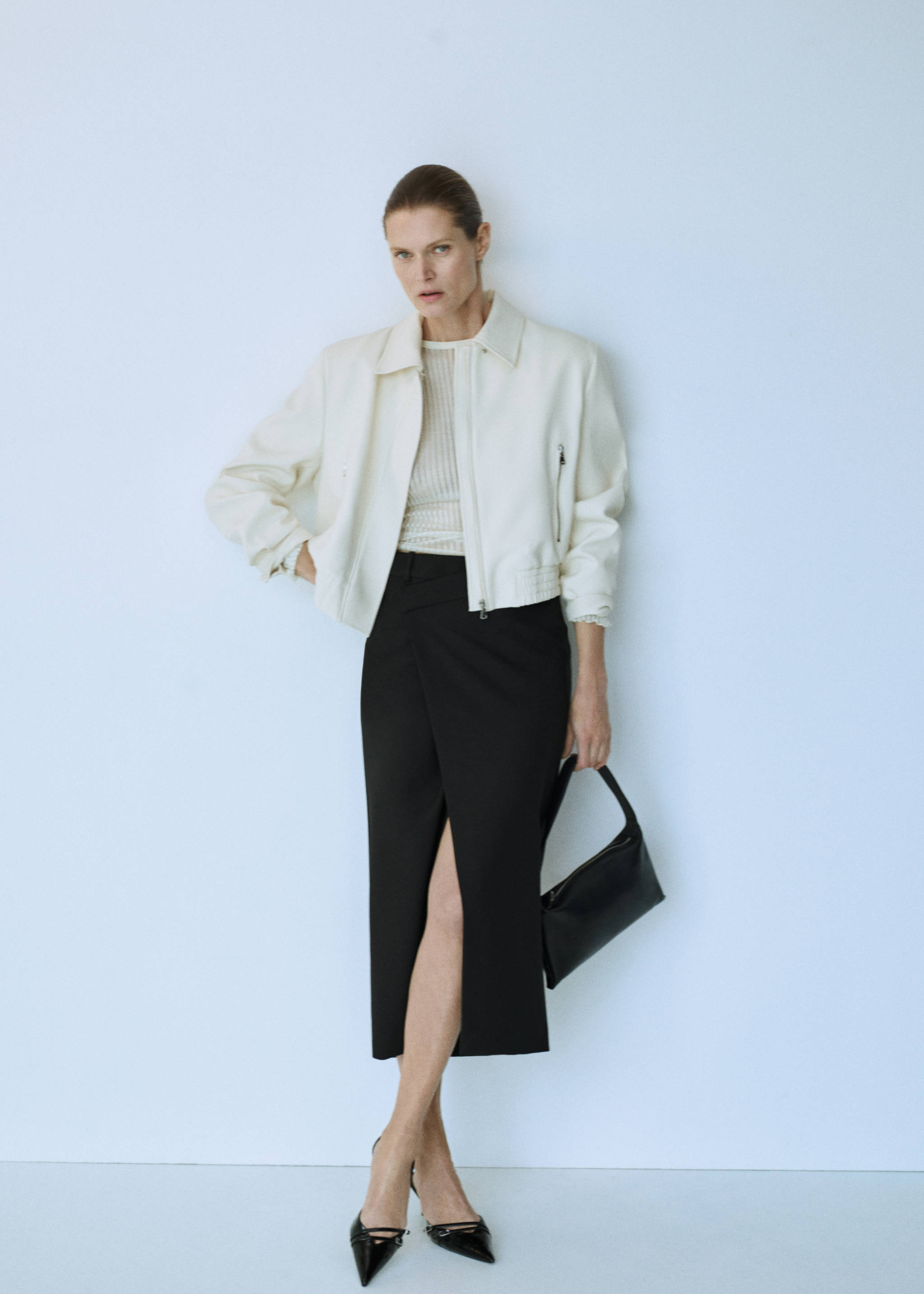 Cropped jacket with shoulder pads - Details of the article 7