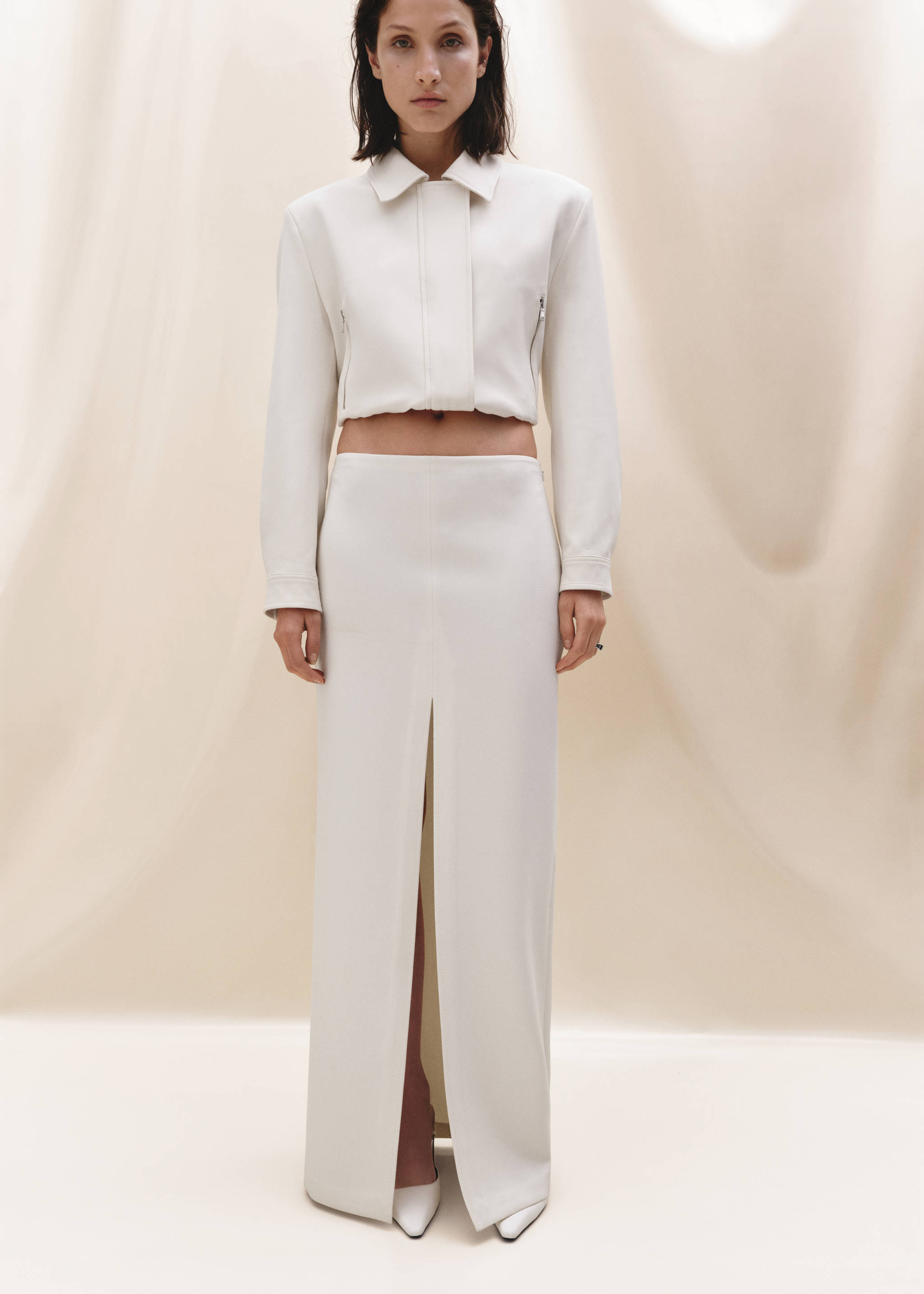 Cropped jacket with shoulder pads - Details of the article 5