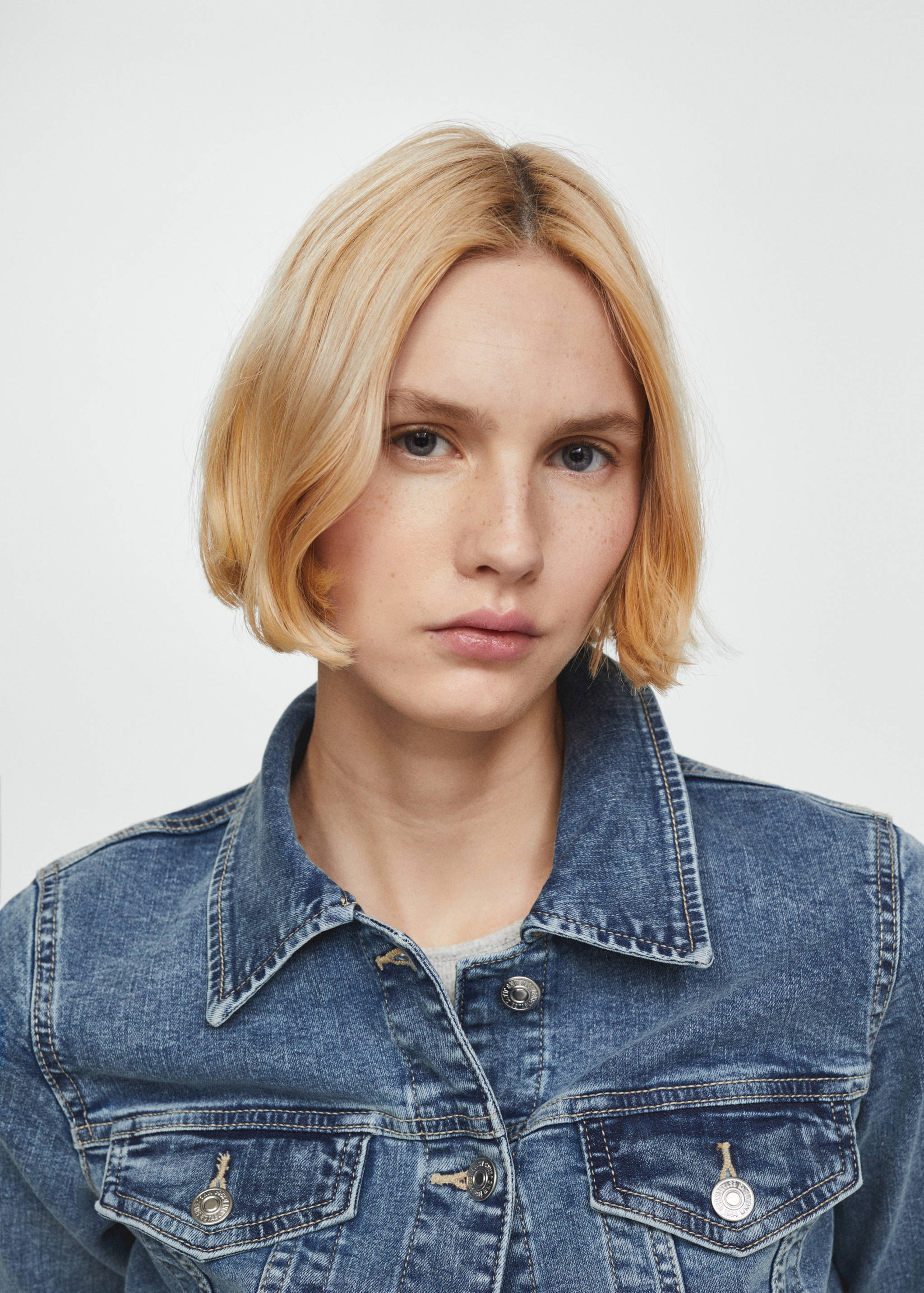 Pocketed denim jacket - Details of the article 4