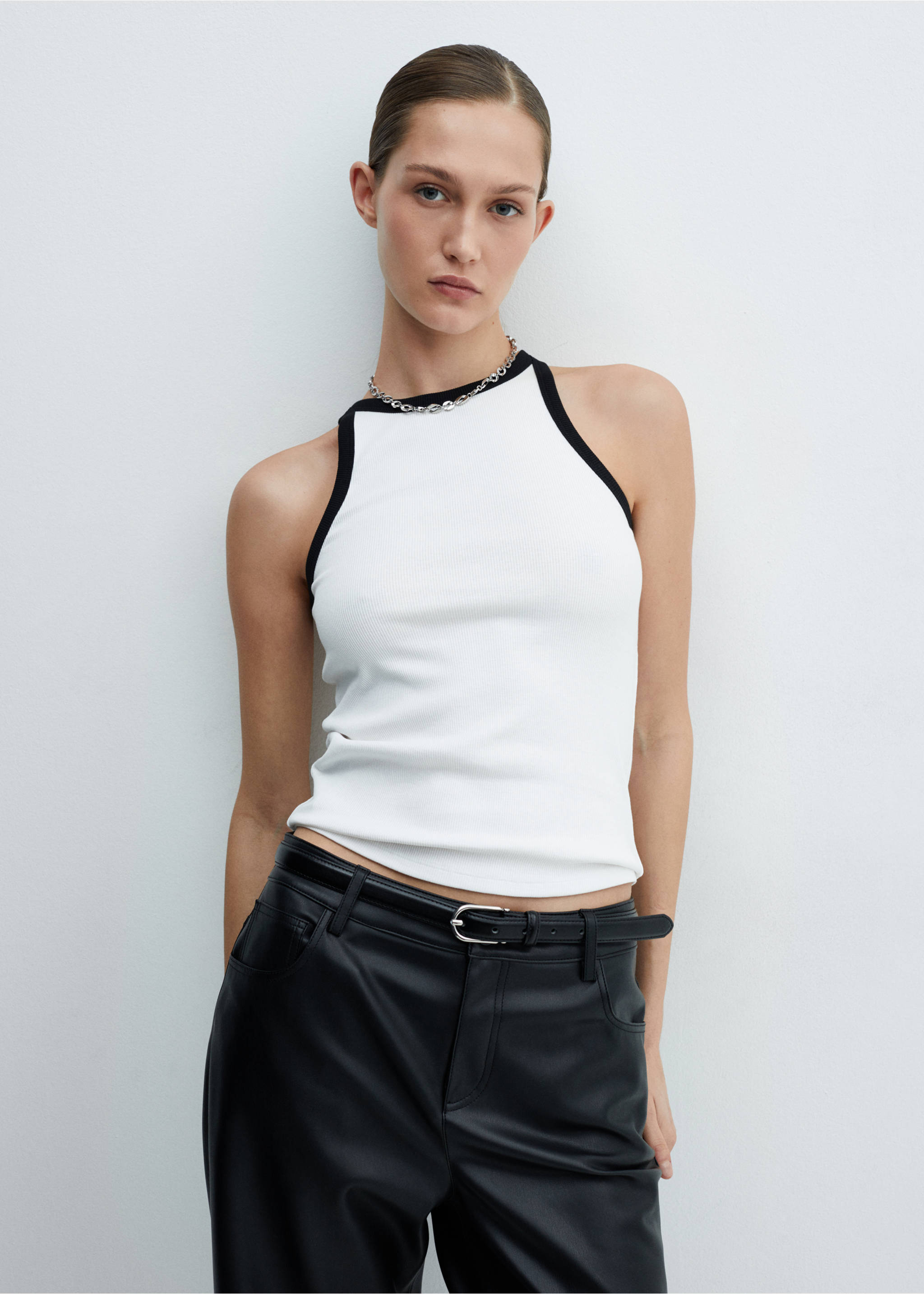 Top liserés contrastants - Plan moyen, Blanc. Ref: 67085744-00.