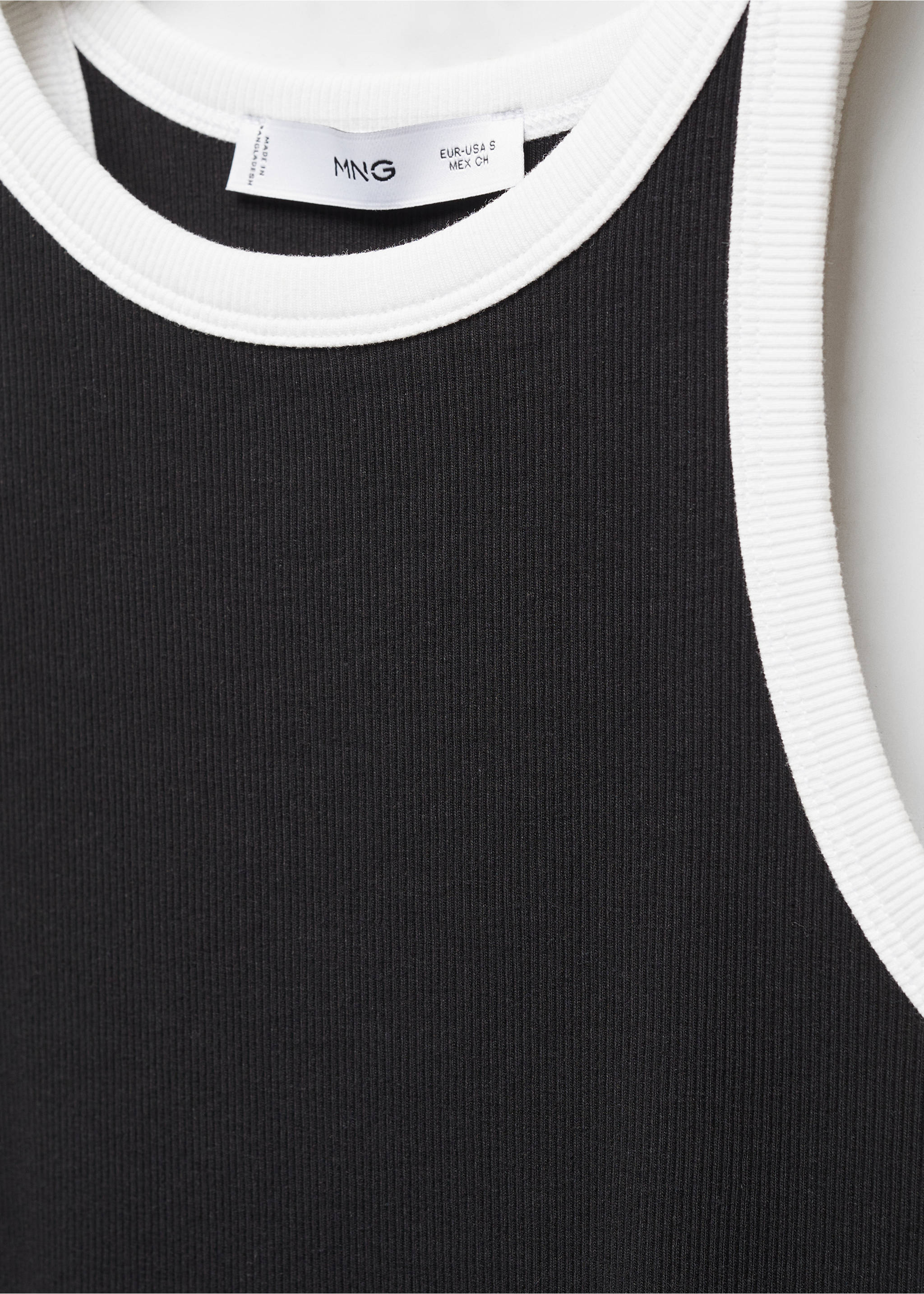 Top liserés contrastants - Détail de l'article 8, Noir. Ref: 67085744-00.