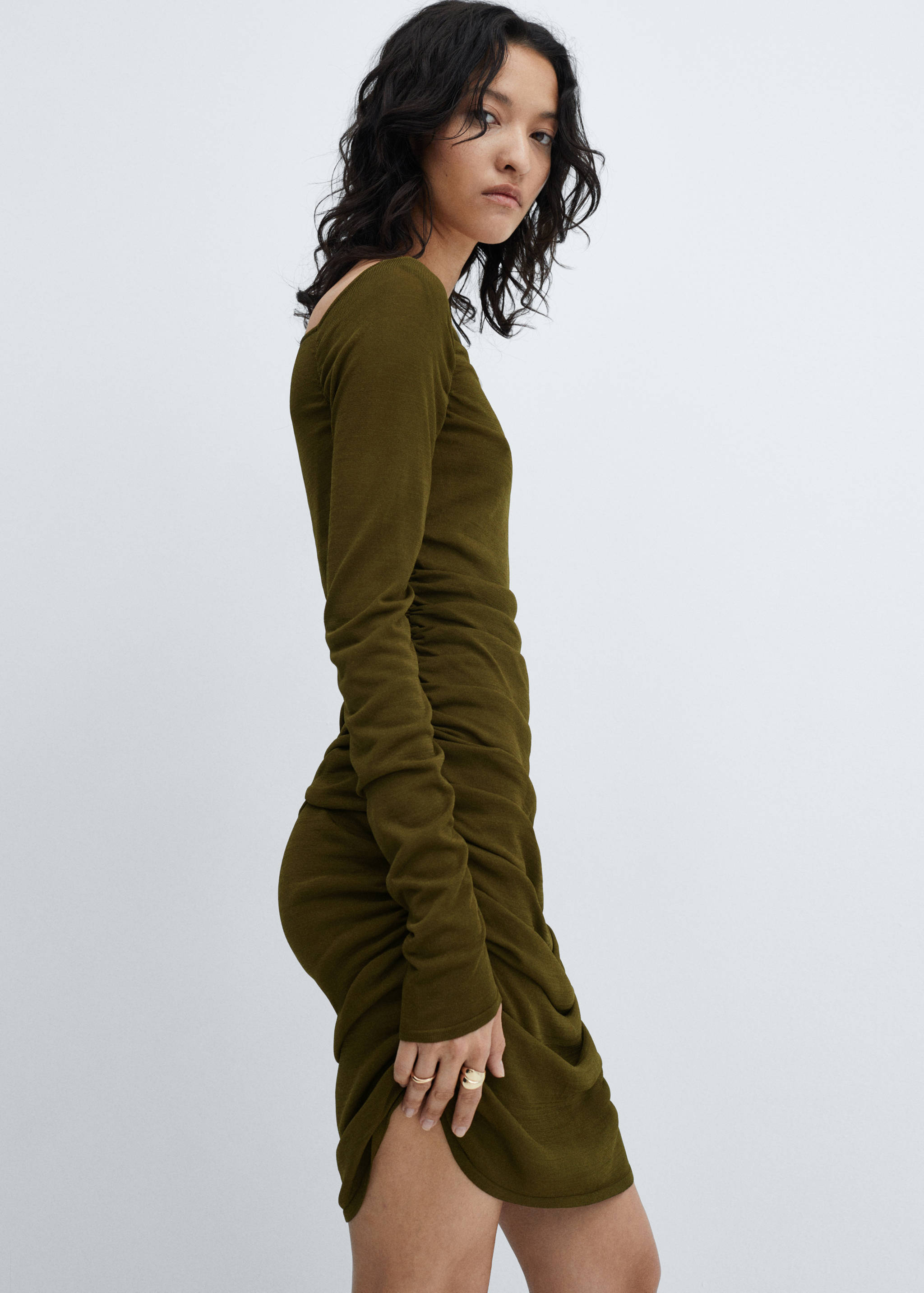 Robe froncée col carré - Plan moyen