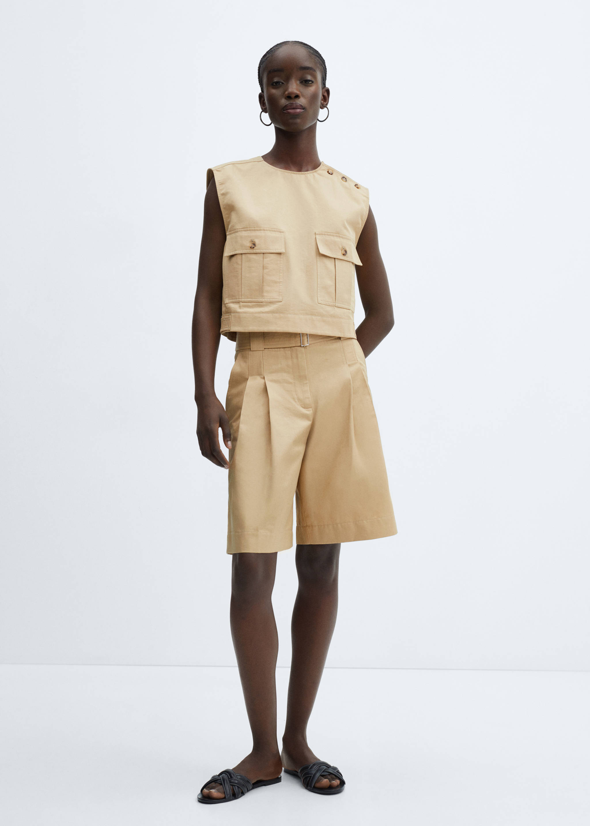 Bermudy z zaszewkami - Plan ogólny