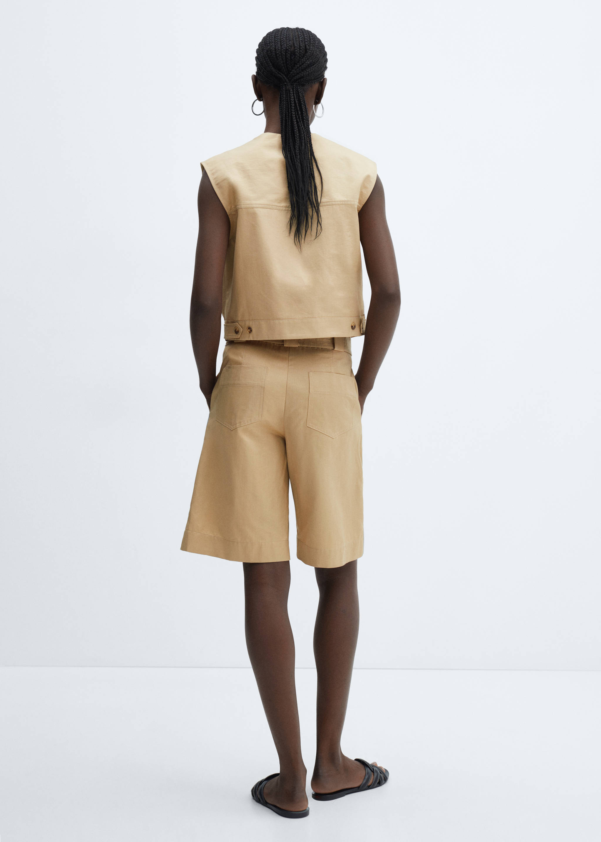 Bermudy z zaszewkami - Tylna strona artykułu