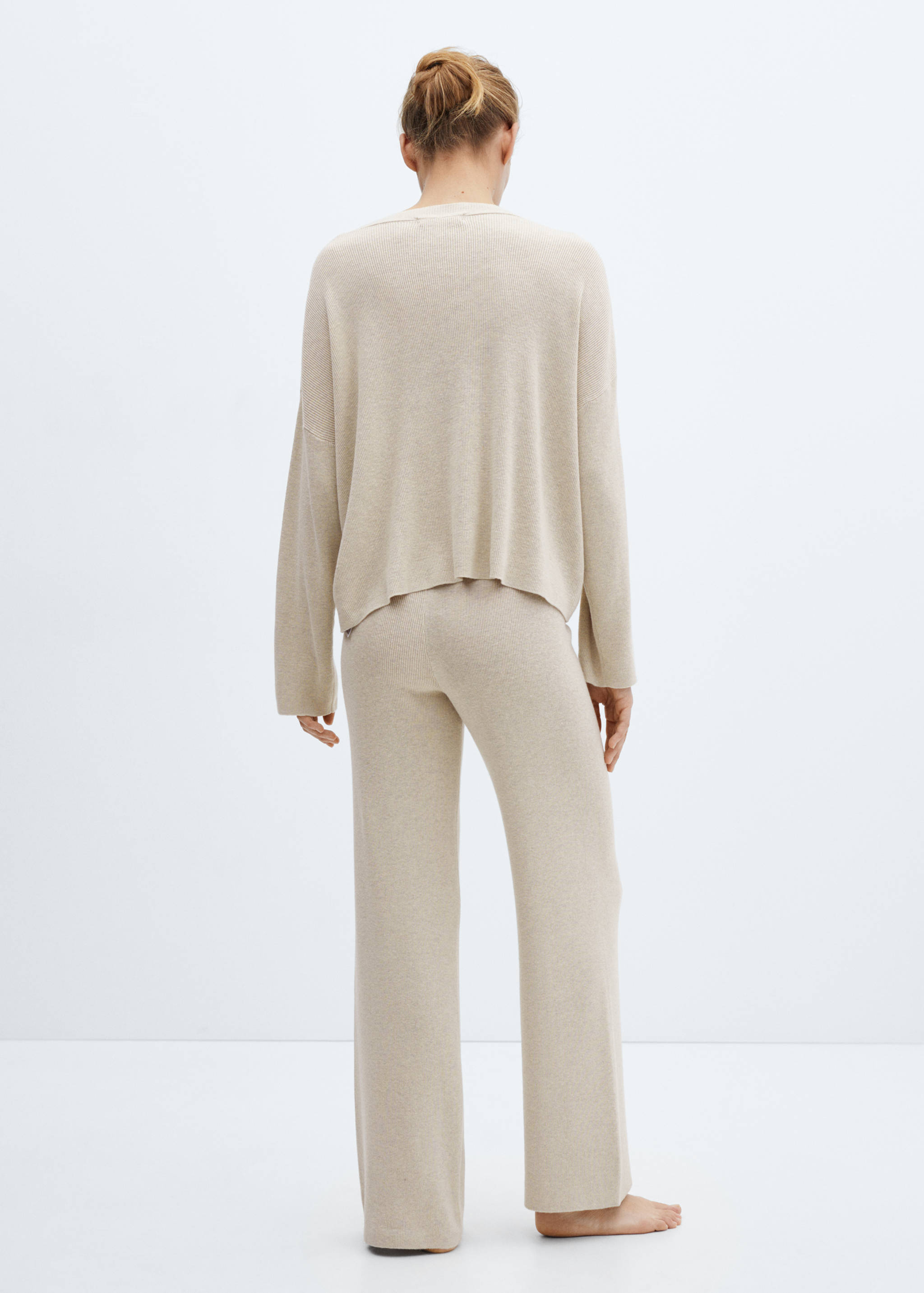 Gebreide trui met ronde hals - Achterkant van het artikel