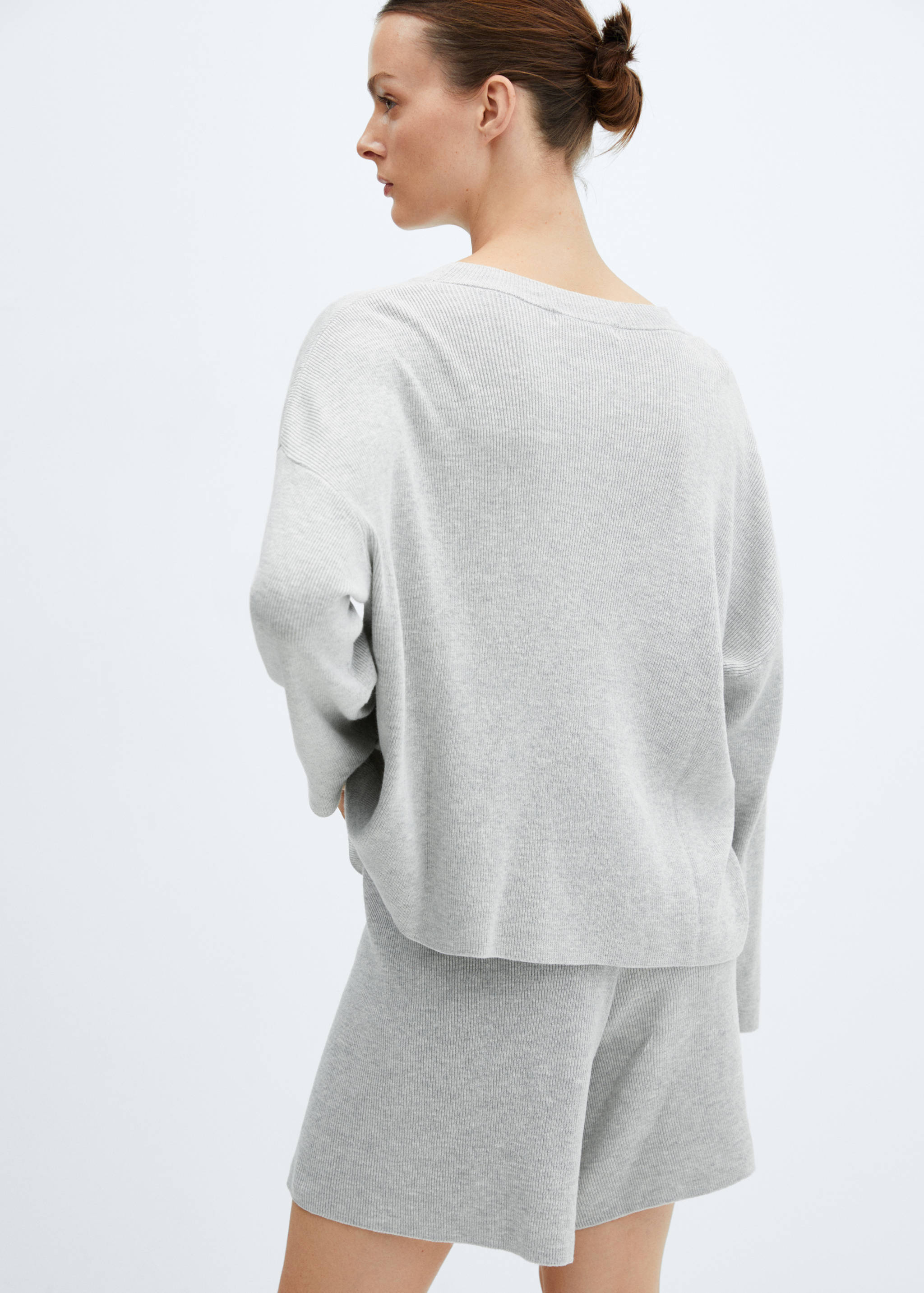 Gebreide trui met ronde hals - Achterkant van het artikel