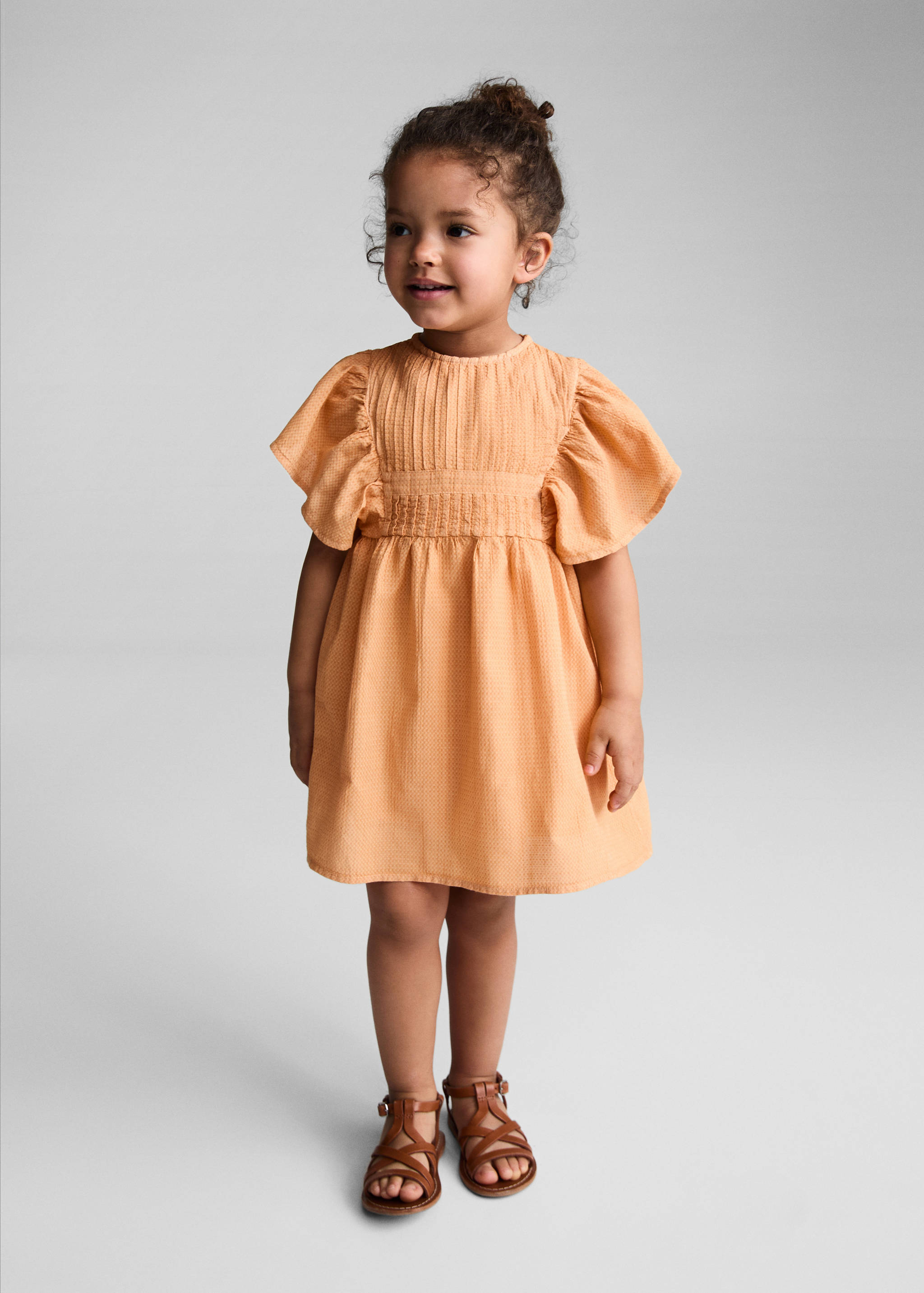 Mit Naturfarbstoff gefärbtes Rüschenkleid - Allgemeine Ansicht