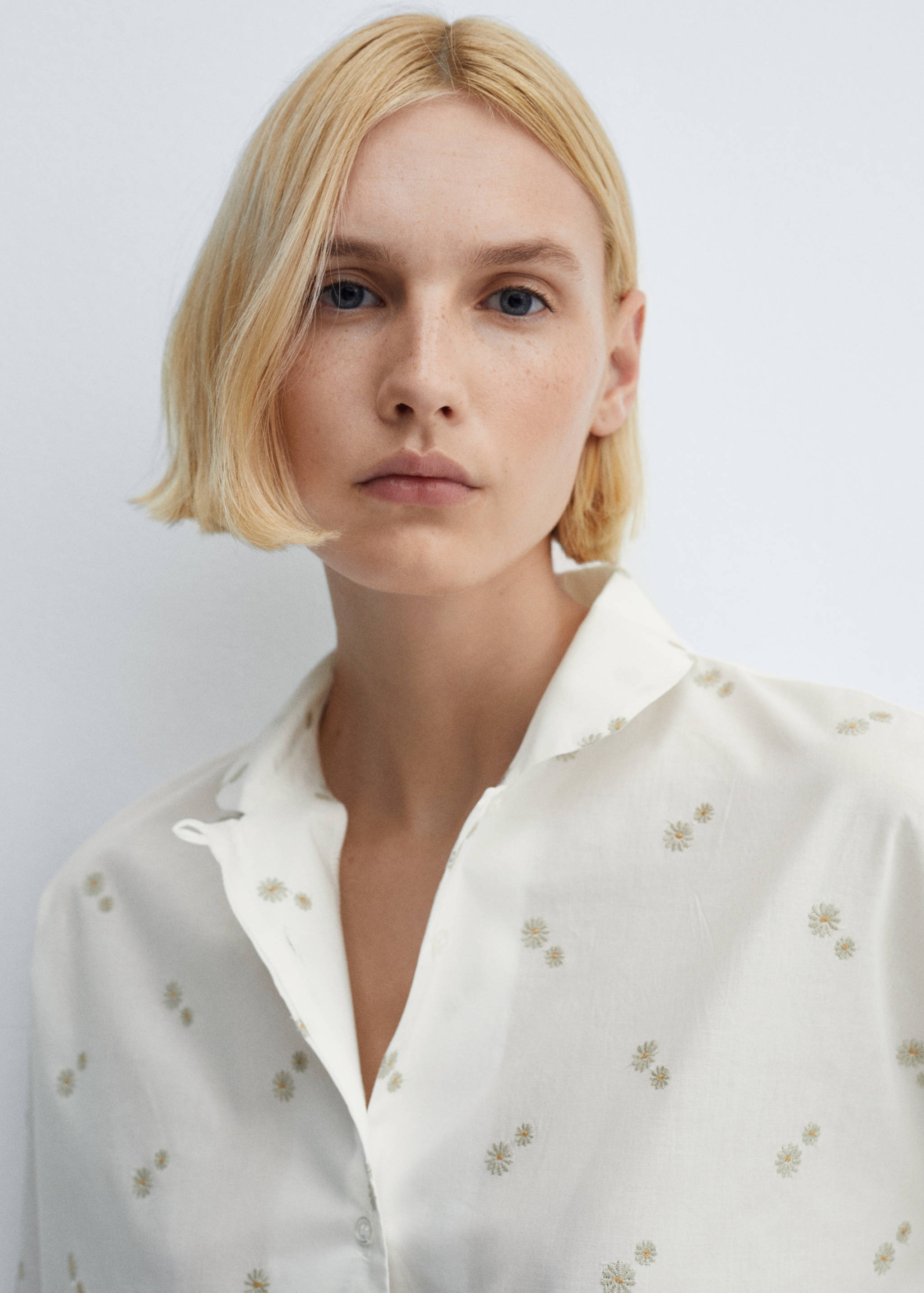 Floral embroidered cotton pyjama shirt - Details of the article 1