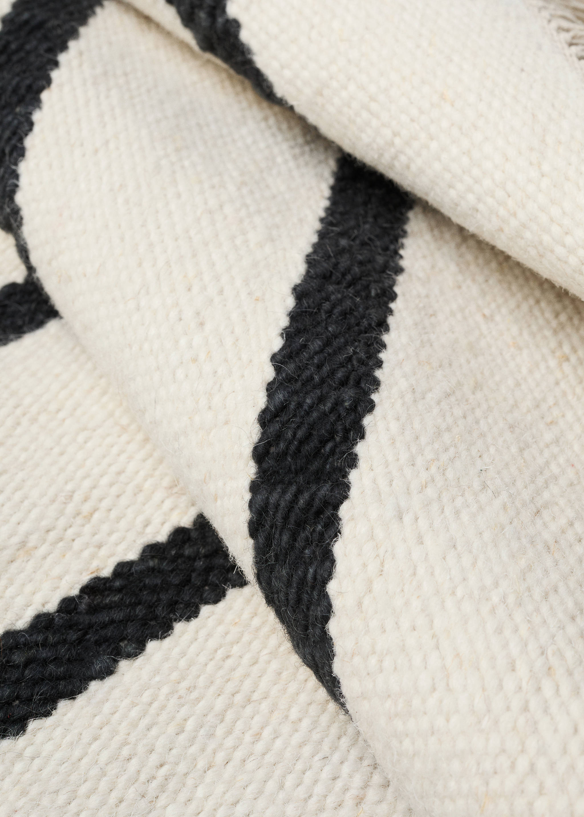 100% wool striped fringed rug - Details of the article 2