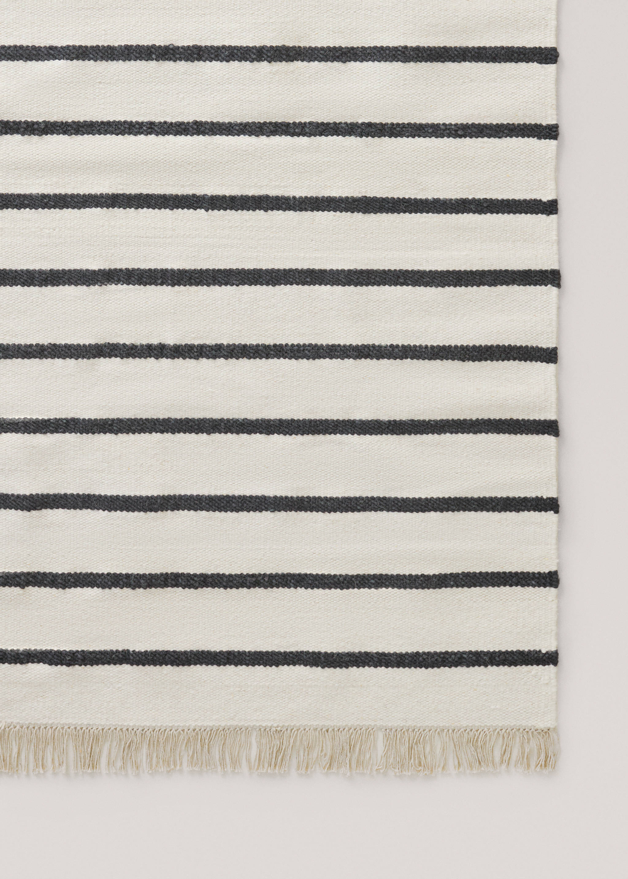 100% wool striped fringed rug - Details of the article 3