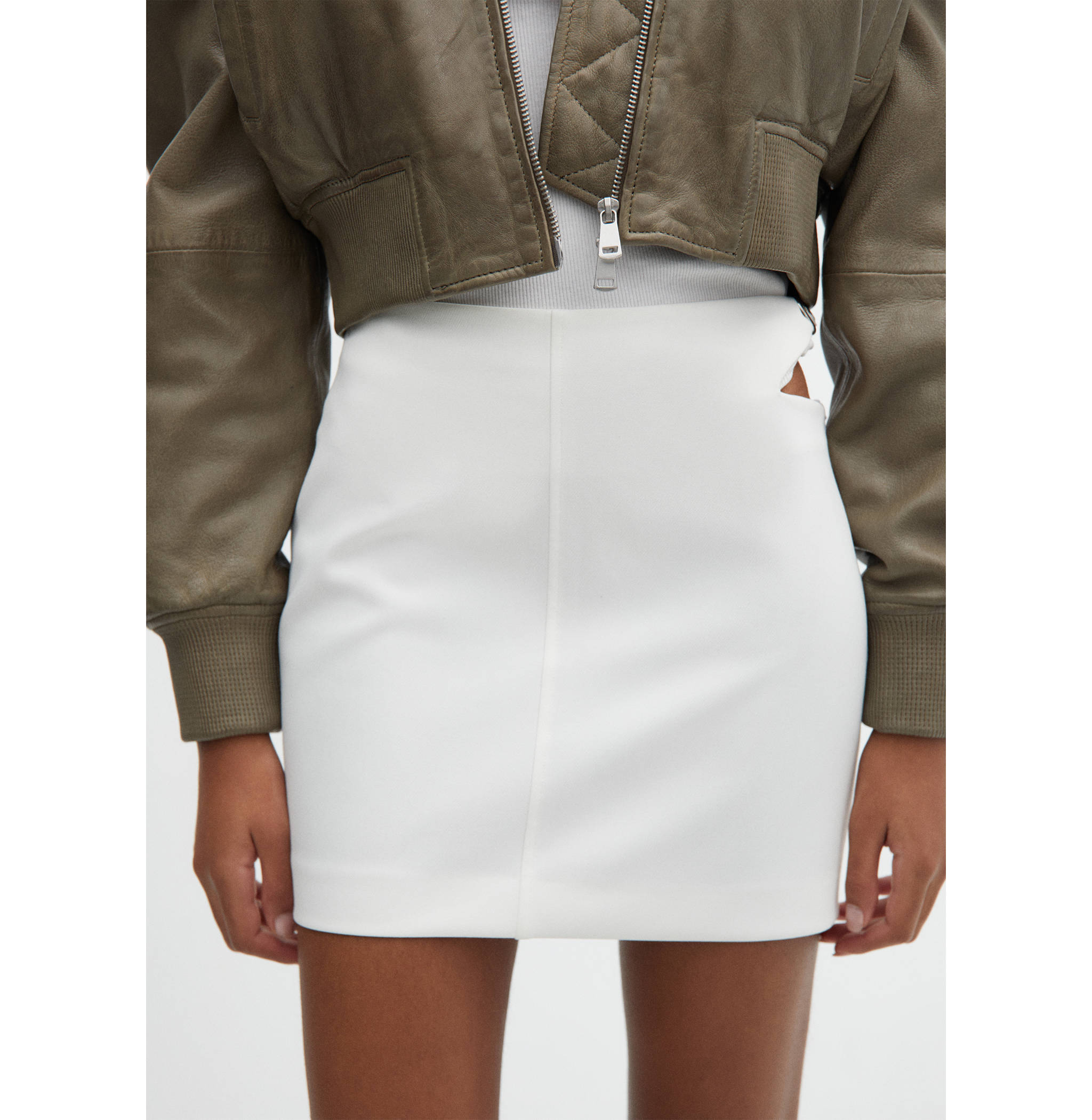 Minifalda cut out hebilla - Plano medio