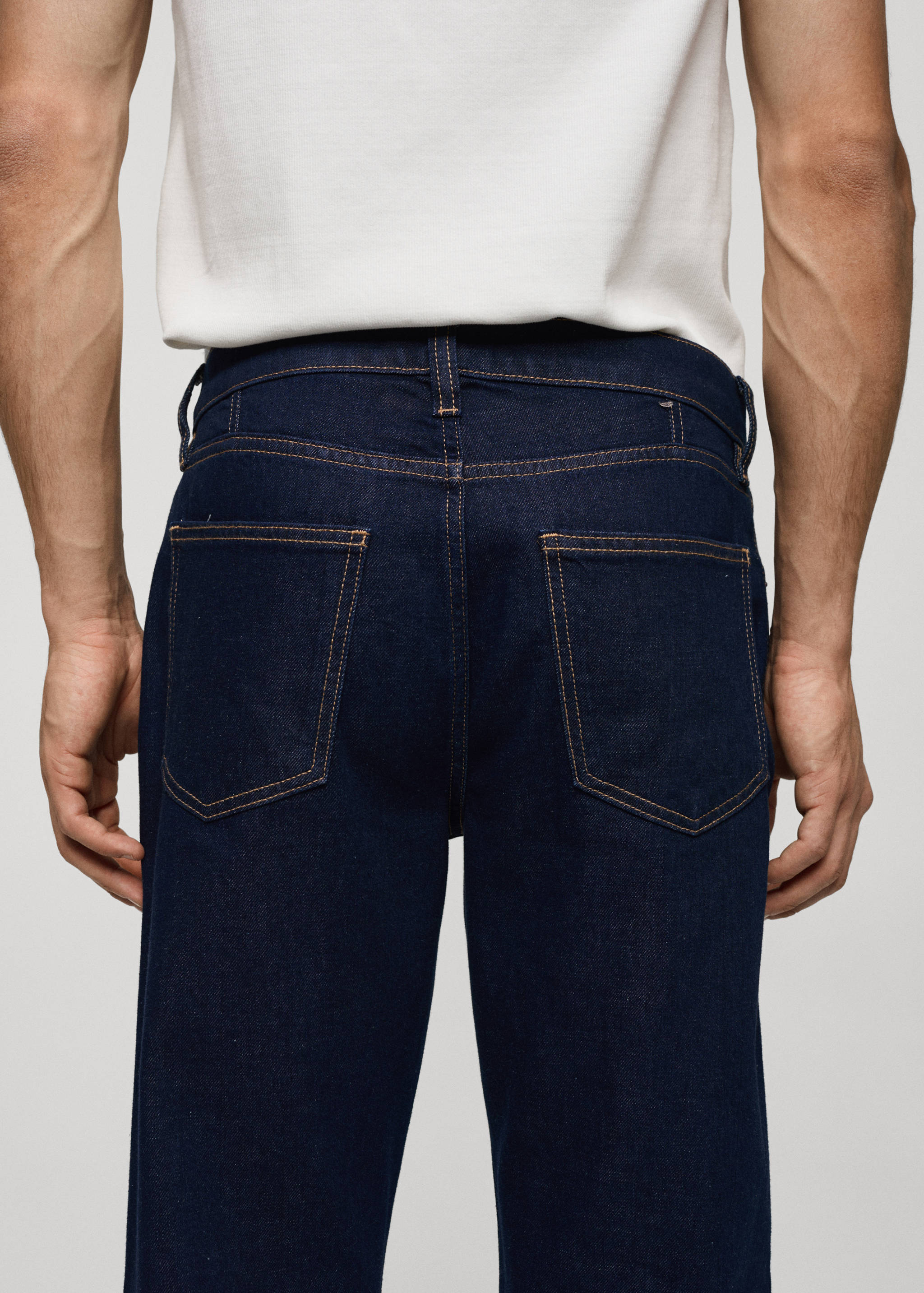 Relaxed-fit jeans met donkere wassing - Detail van het artikel 4
