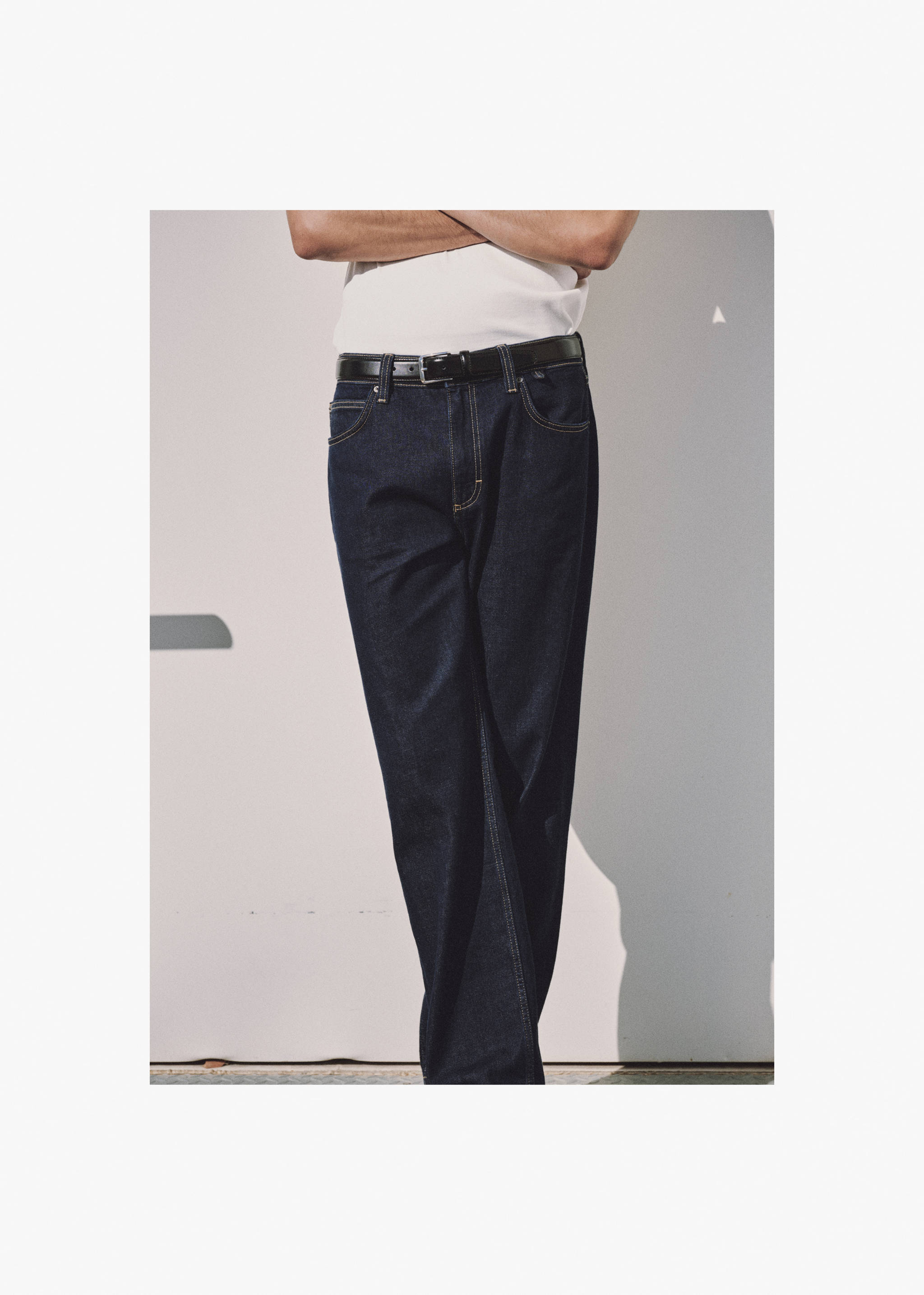 Relaxed-fit jeans met donkere wassing - Detail van het artikel 5