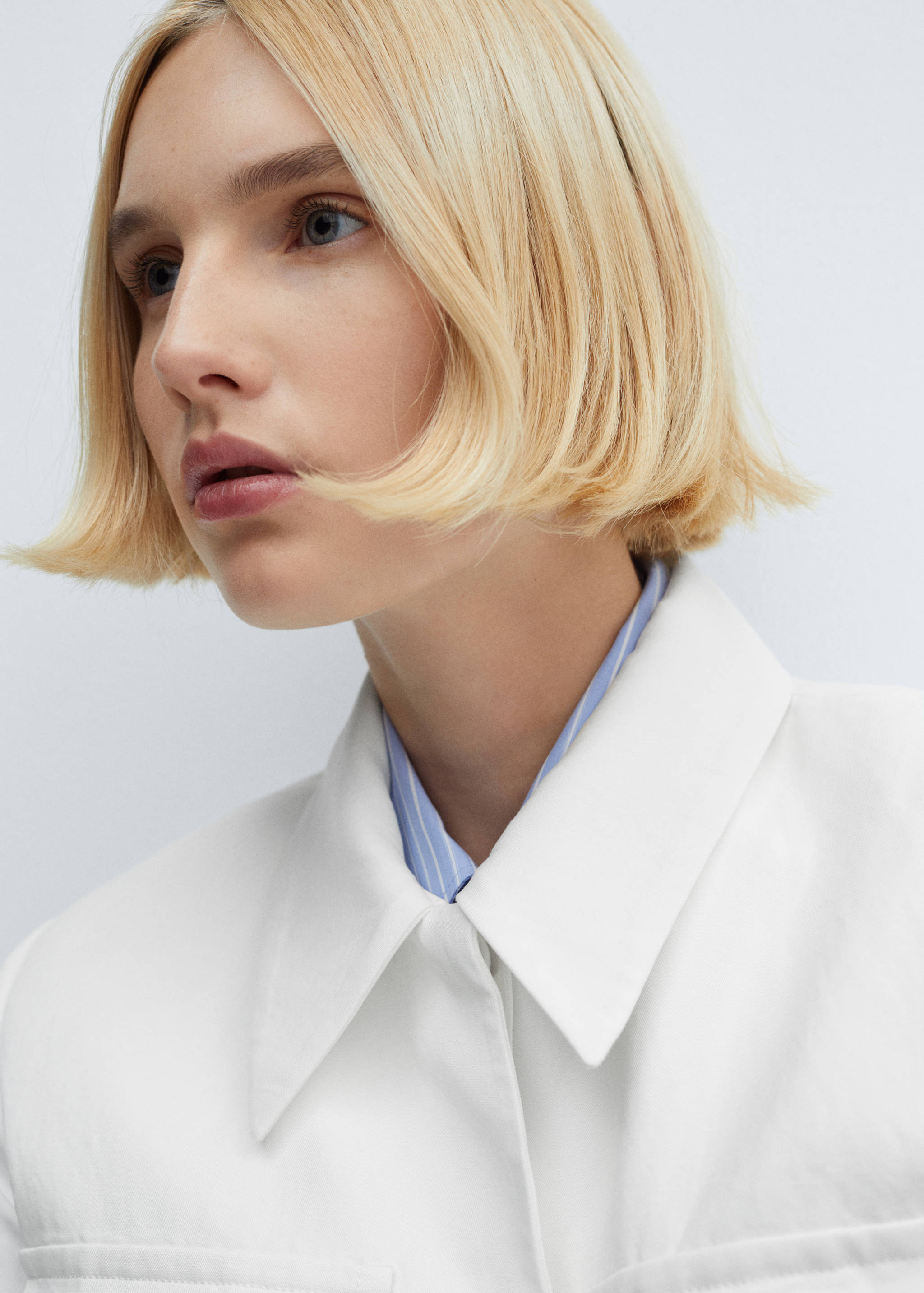 Cropped suit jacket with pockets - Details of the article 1