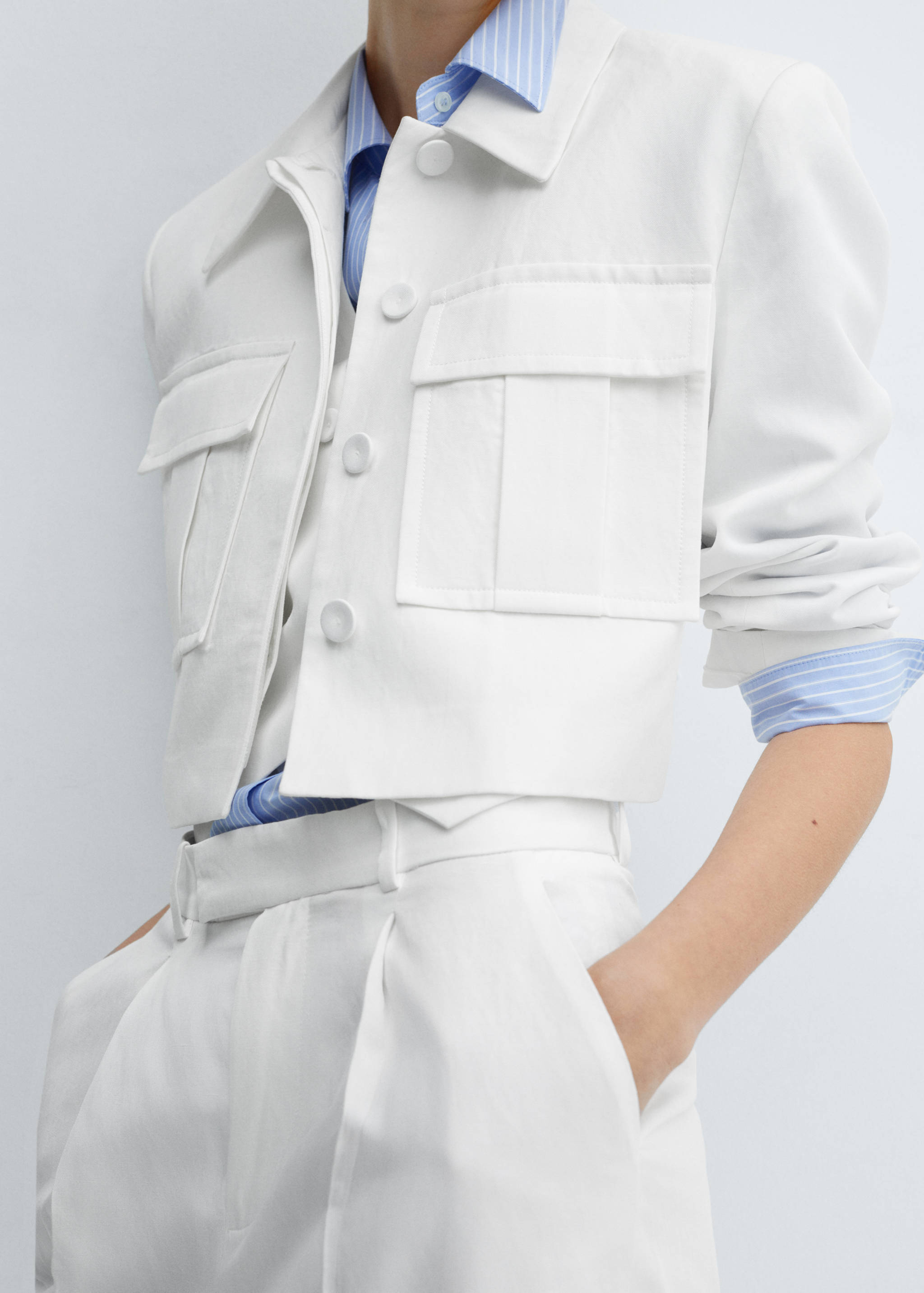 Cropped suit jacket with pockets - Details of the article 6