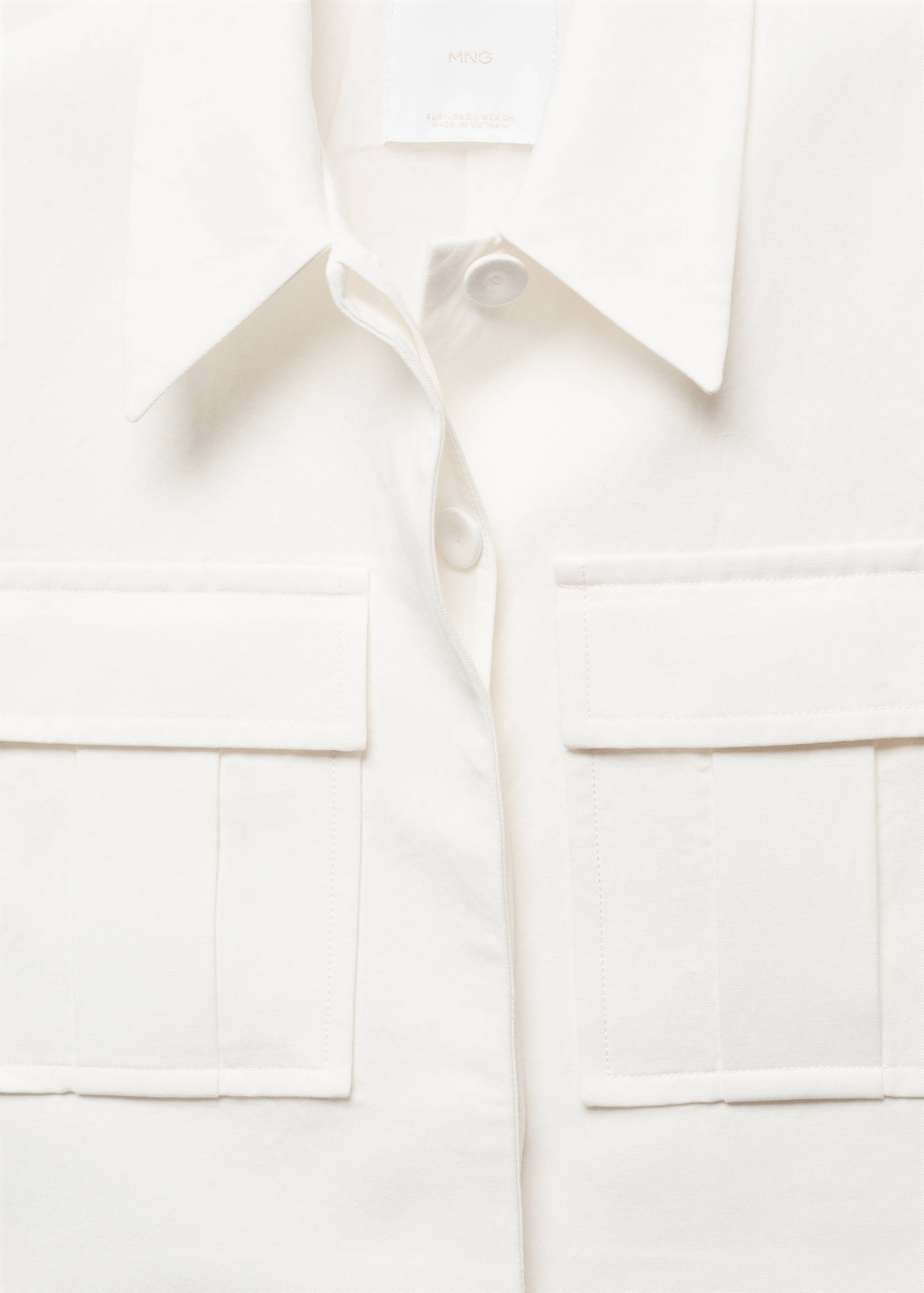 Cropped suit jacket with pockets - Details of the article 8
