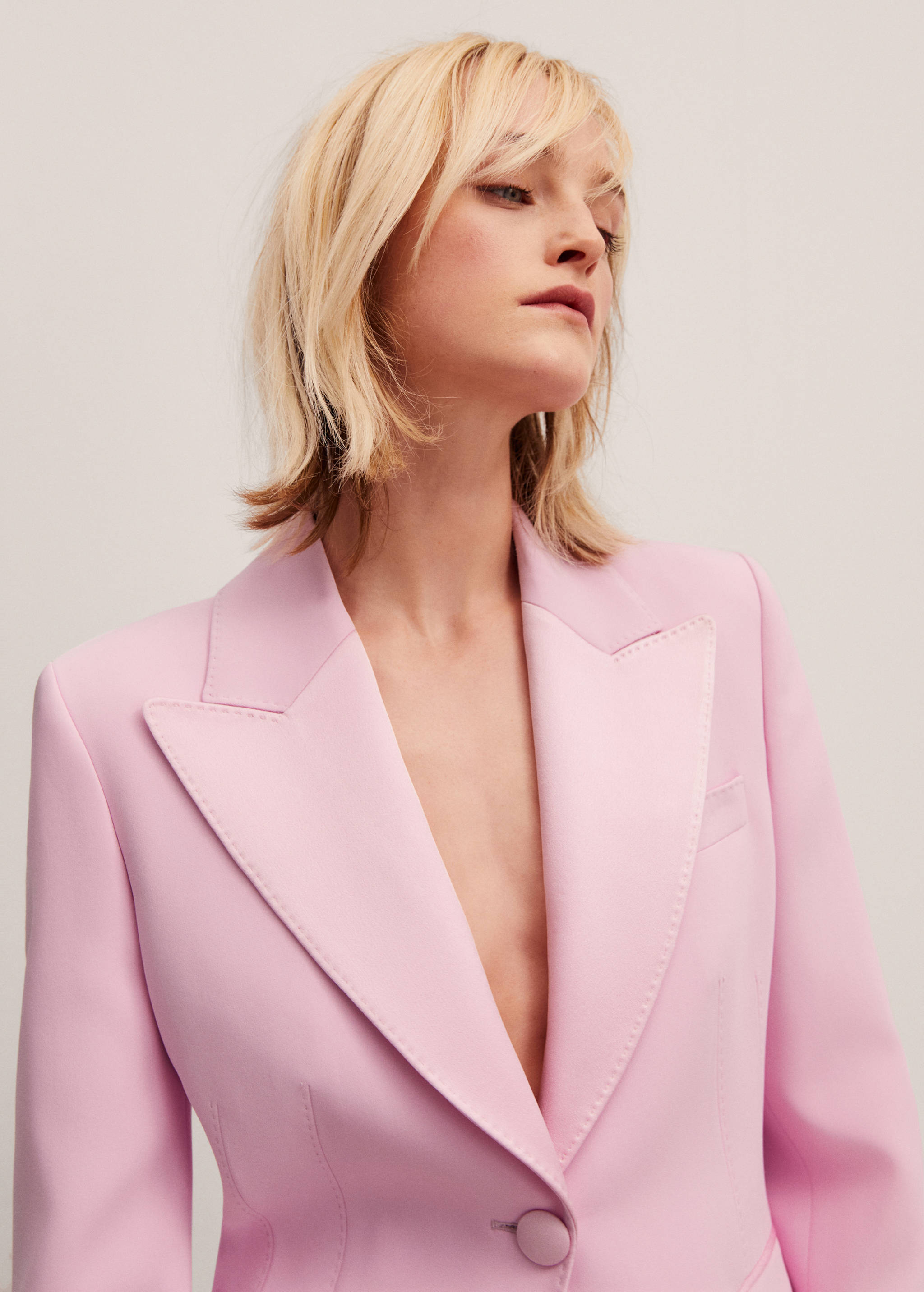 Tailored jacket with lapels and decorative stitching - Details of the article 1