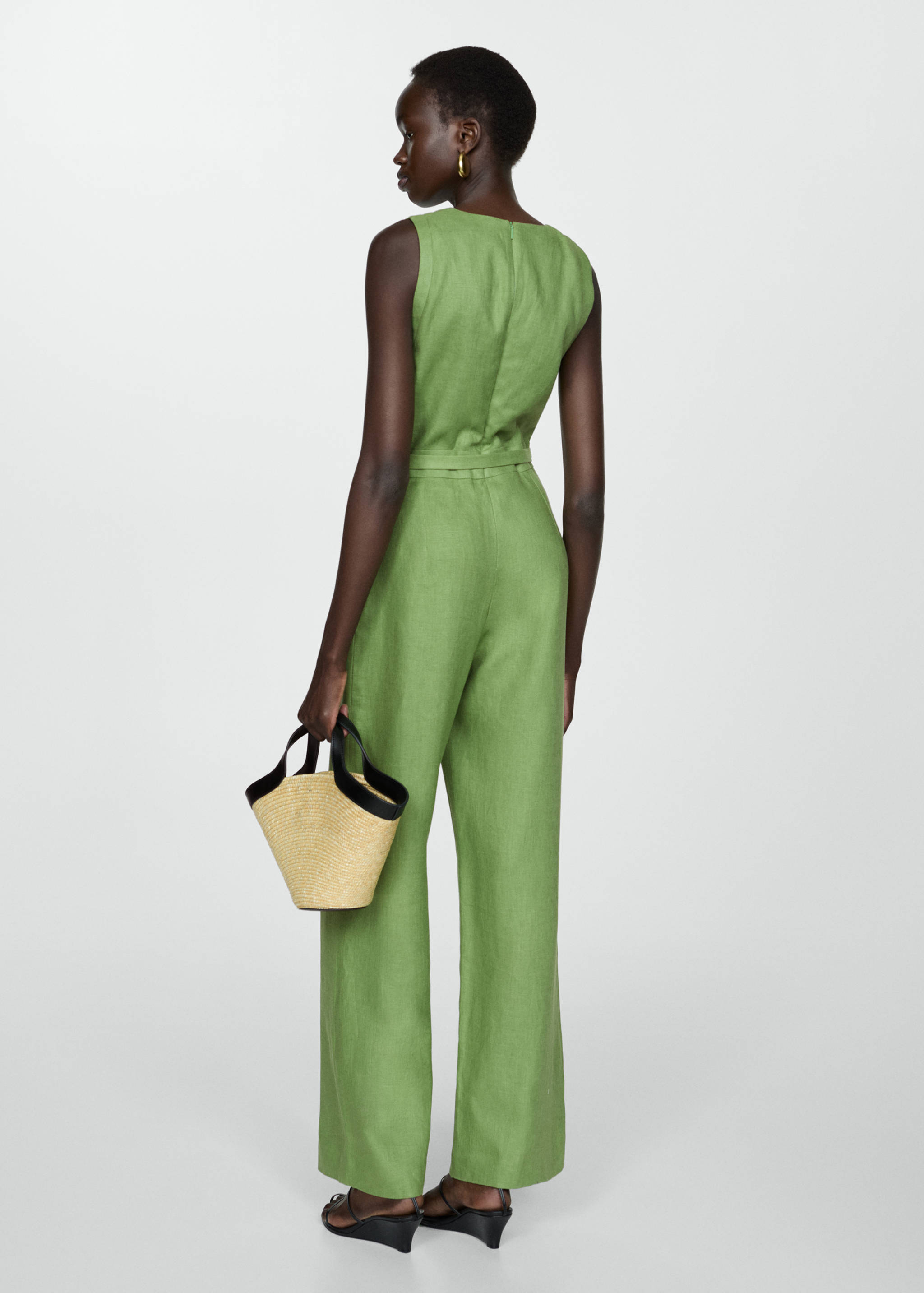 100% linen jumpsuit with belt - Reverse of the article