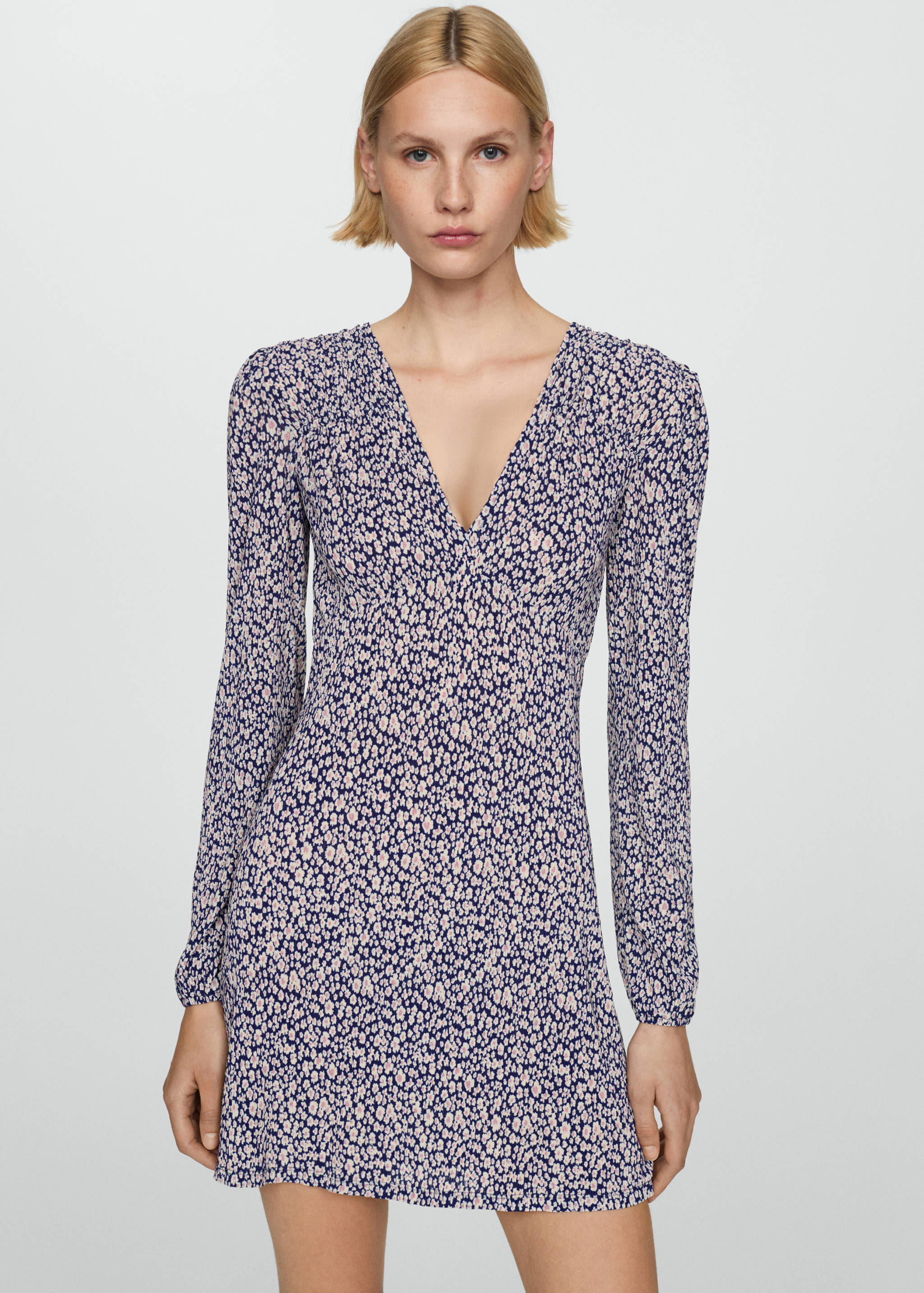 Robe à fleurs - Plan moyen