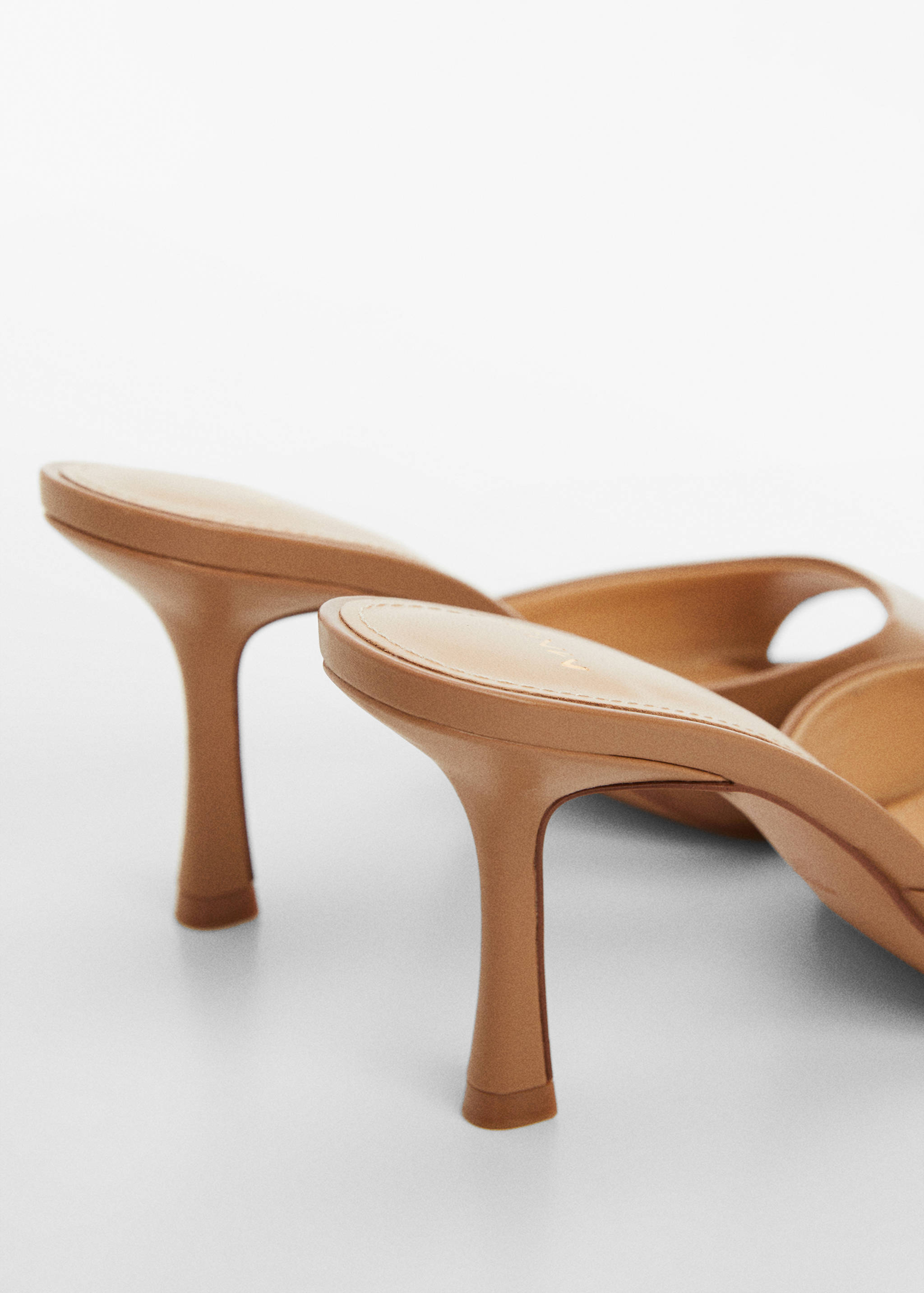 Heel non-structured sandals - Details of the article 1