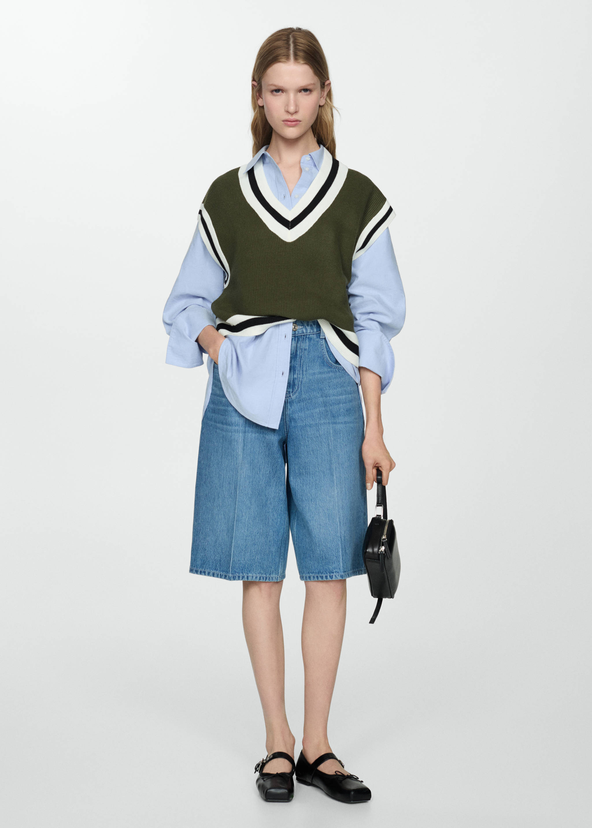 Contrast V-neck vest - General plane