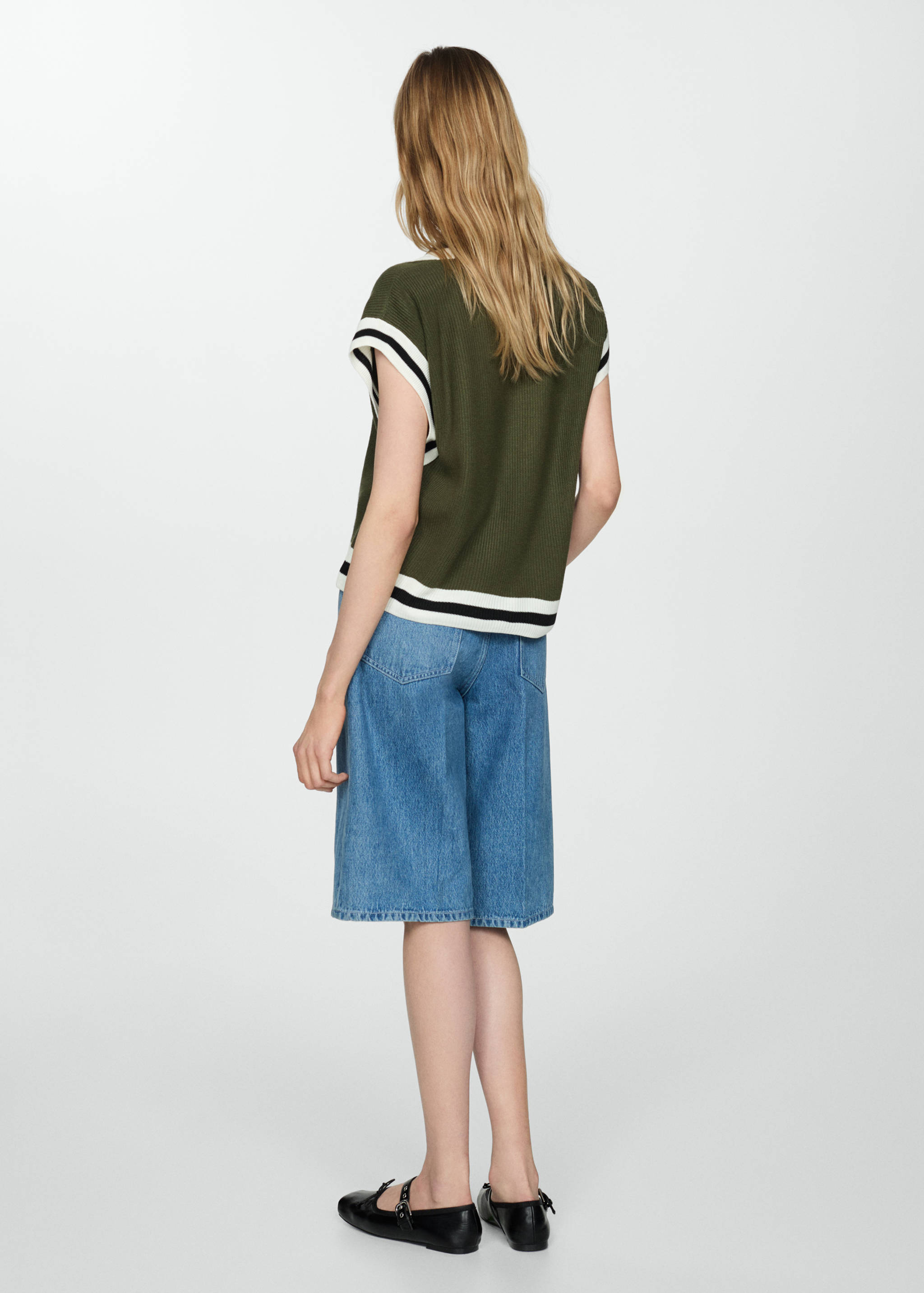 Contrast V-neck vest - Reverse of the article