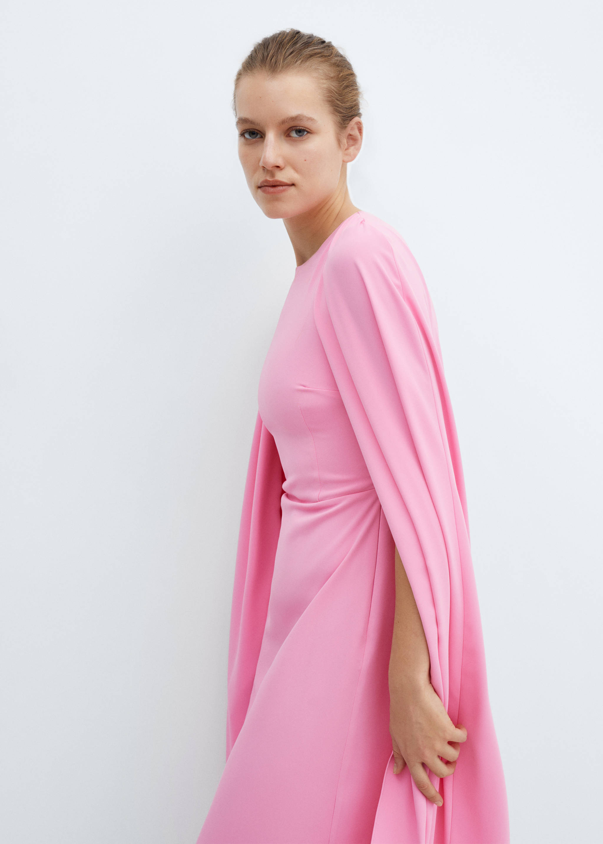 Vestido largo capa - Plano medio