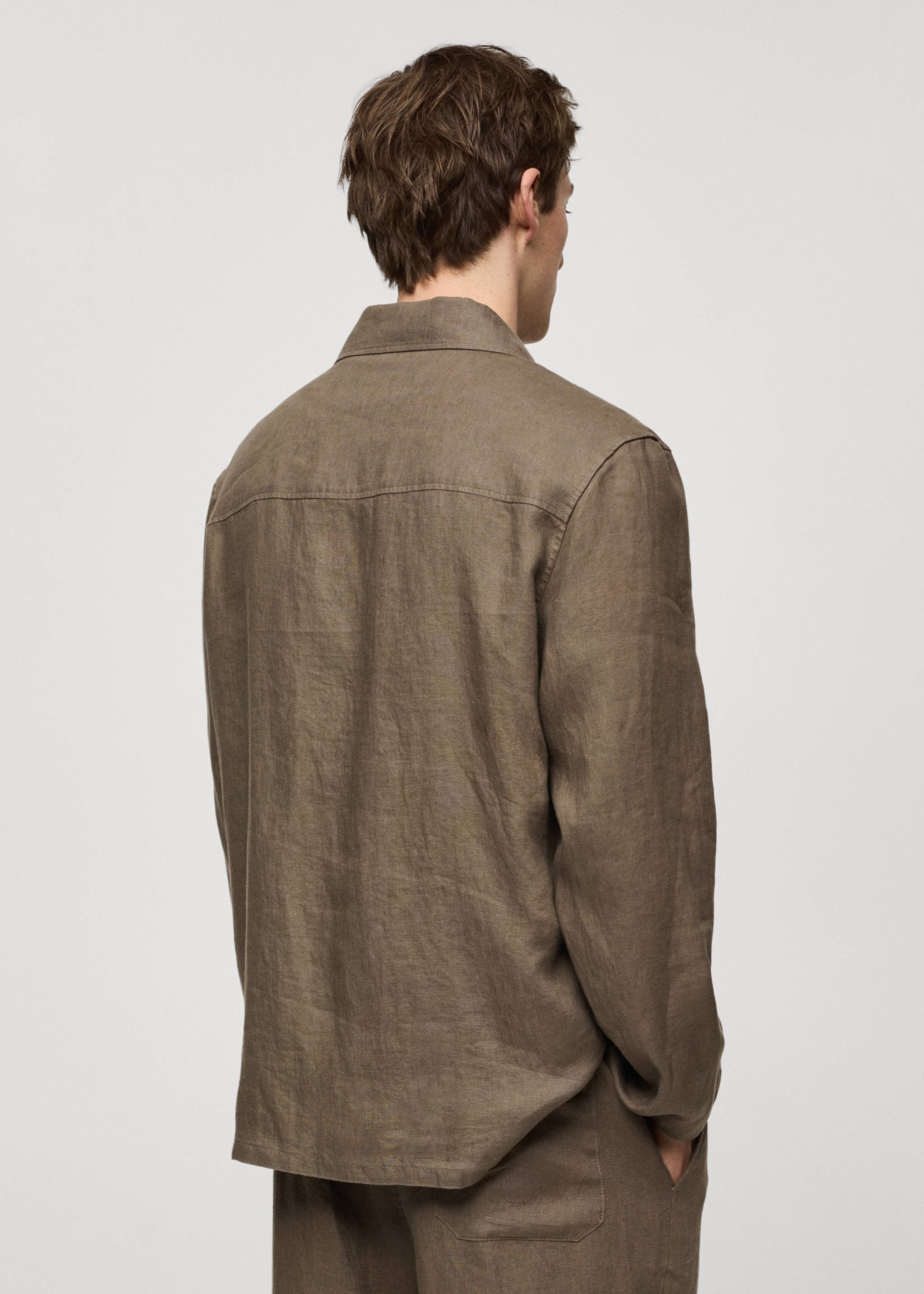 Regular-fit 100% linen overshirt - Reverse of the article