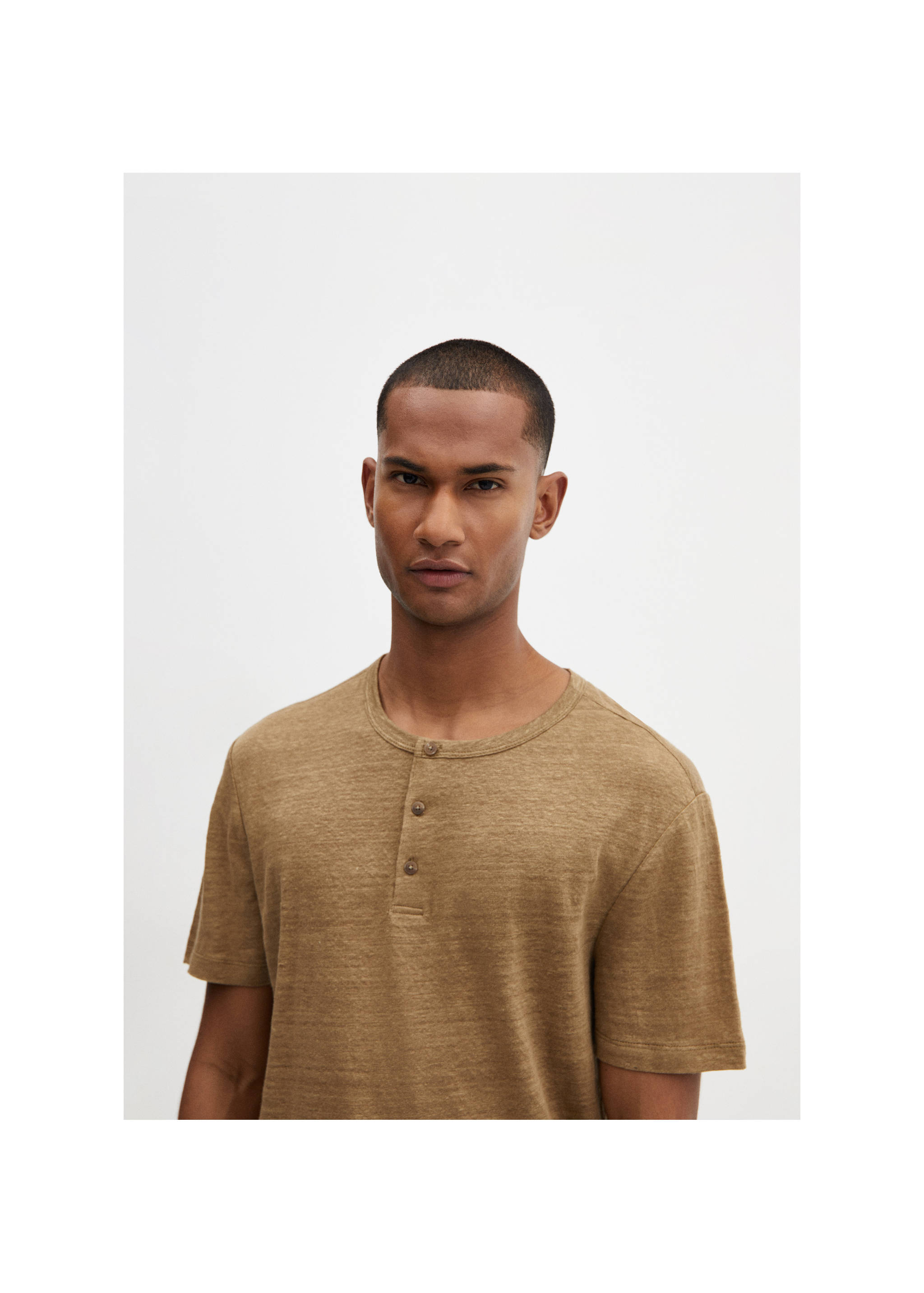Slim-fit 100% linen t-shirt - Details of the article 1, Beige. Ref: 67087701-00.