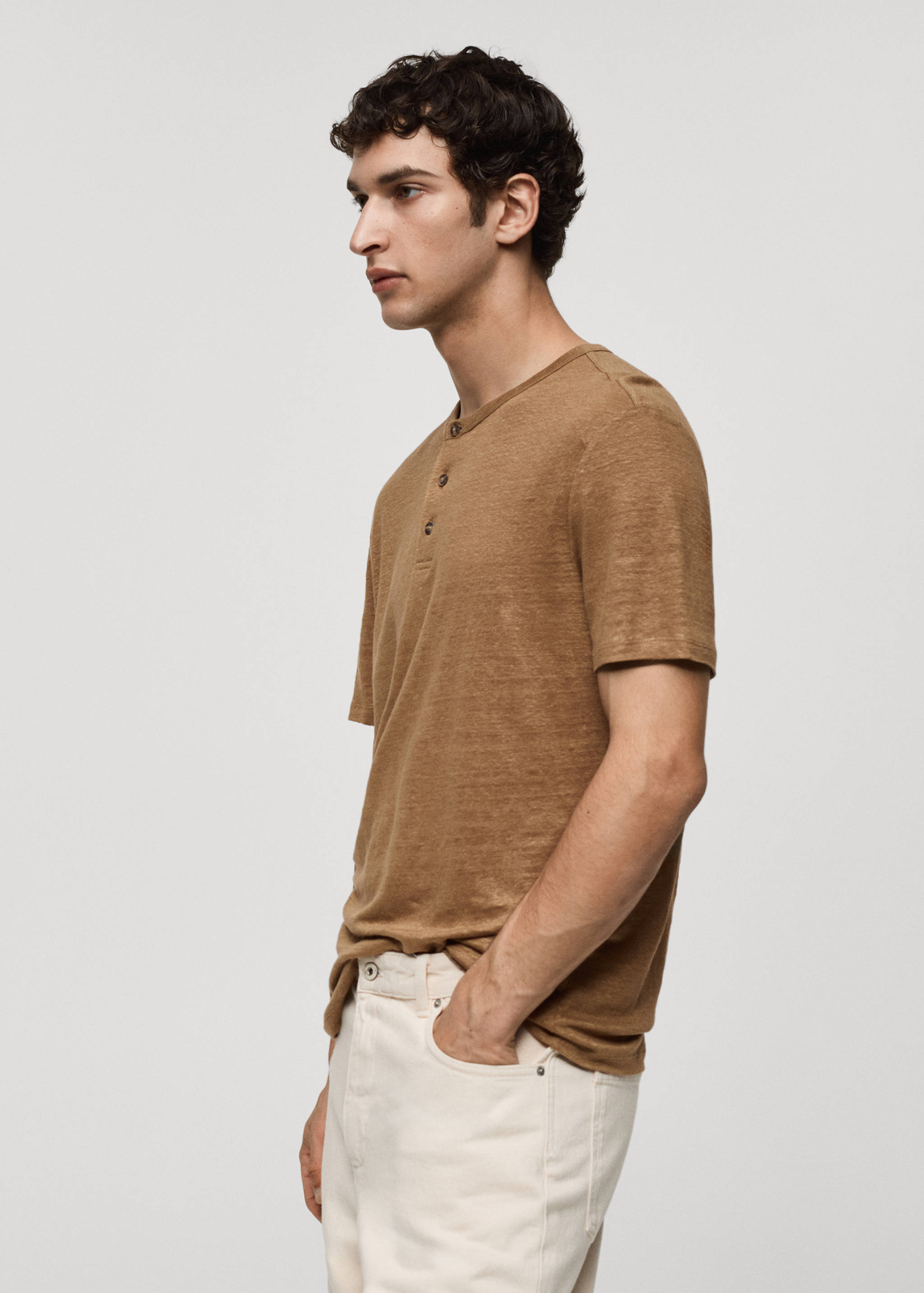 Camiseta slim fit 100% lino - Detalle del artículo 2