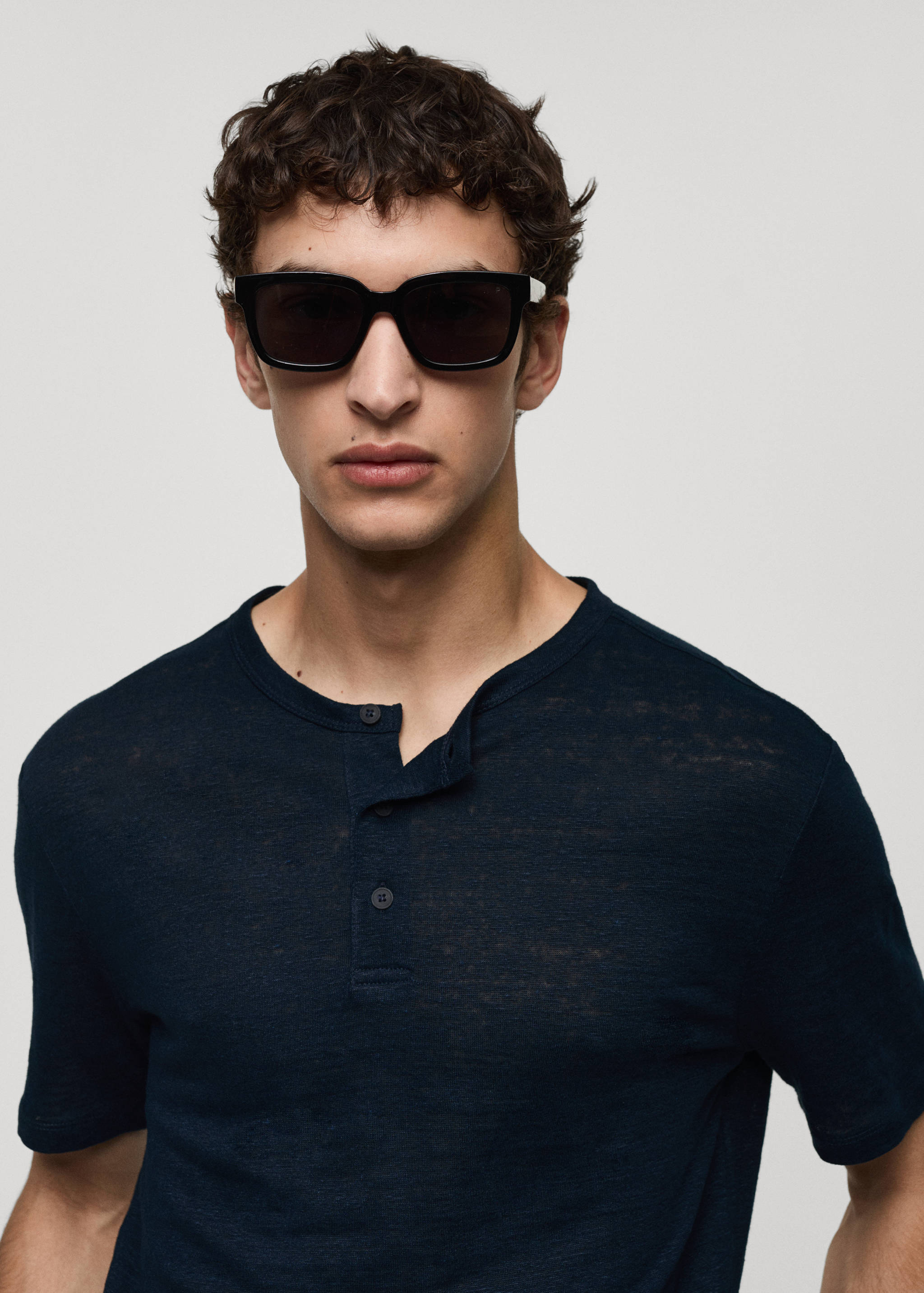 Camiseta slim fit 100% lino - Detalle del artículo 1