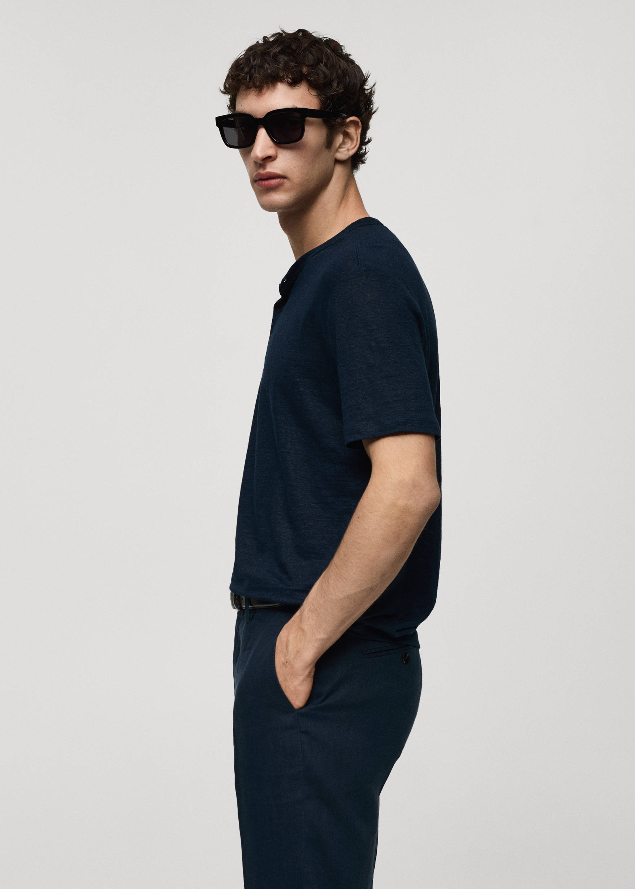Camiseta slim fit 100% lino - Detalle del artículo 2