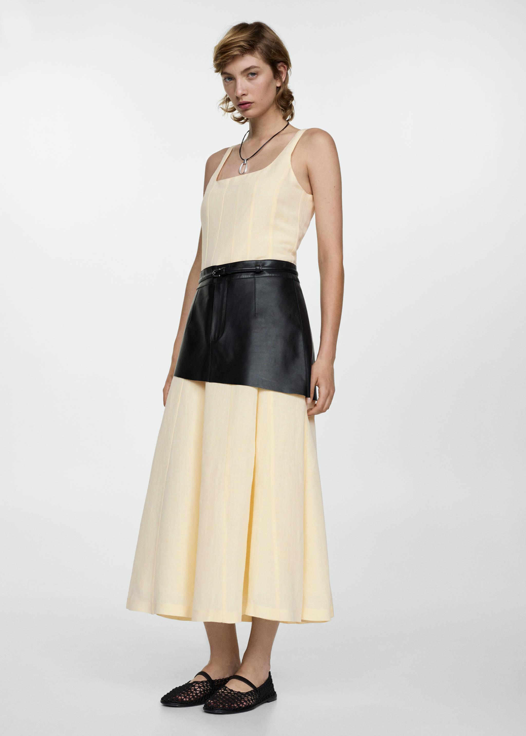 Open-back linen dress - General plane