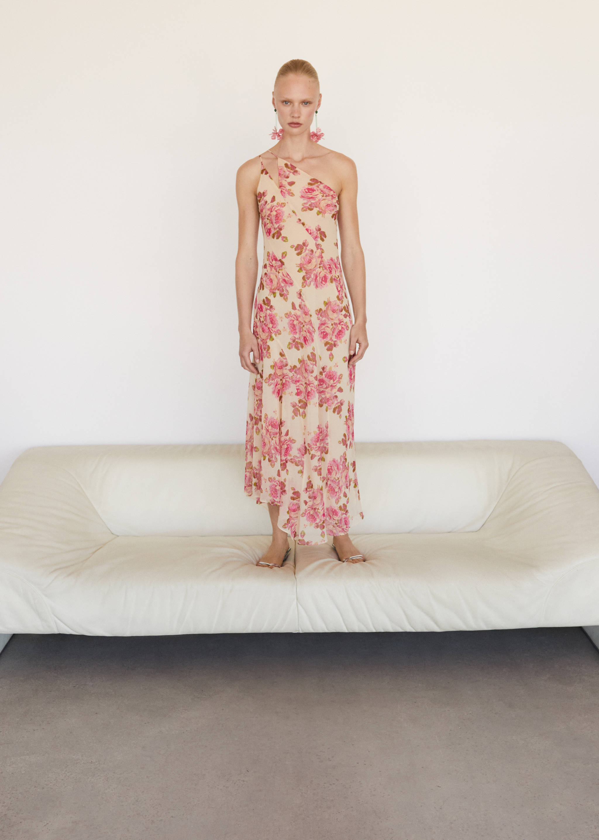 Asymmetrical floral dress - Details of the article 9