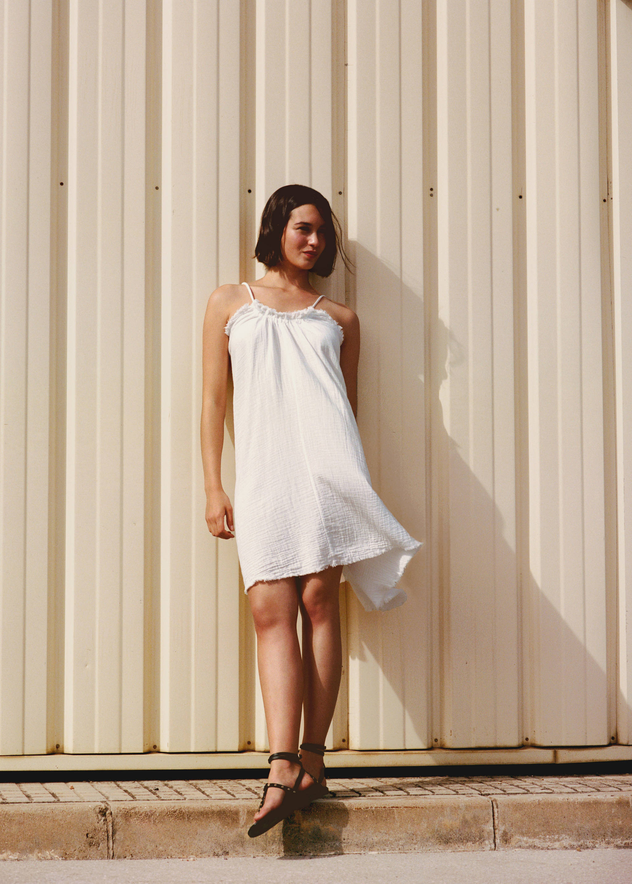 Vestido bainha desfiada - Pormenor do artigo 5