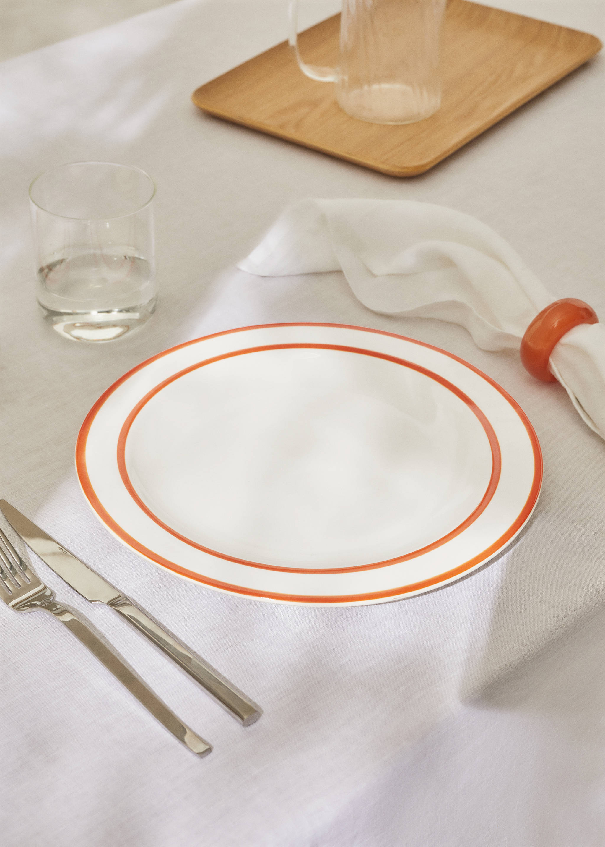 Double-edged stoneware dinner plate - General plane