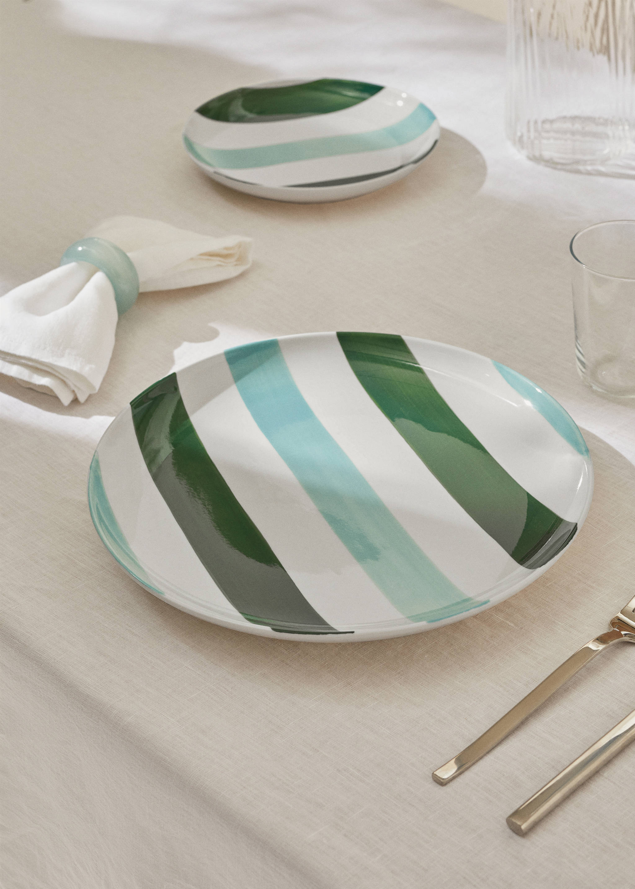 Two-tone stoneware flat plate - General plane