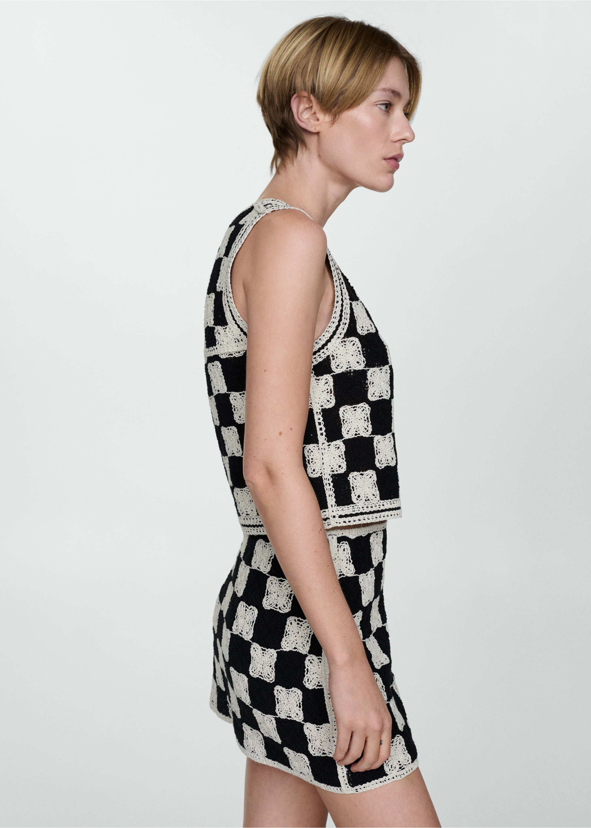 Combined crochet gilet - Medium plane, Black. Ref: 67088644-00.